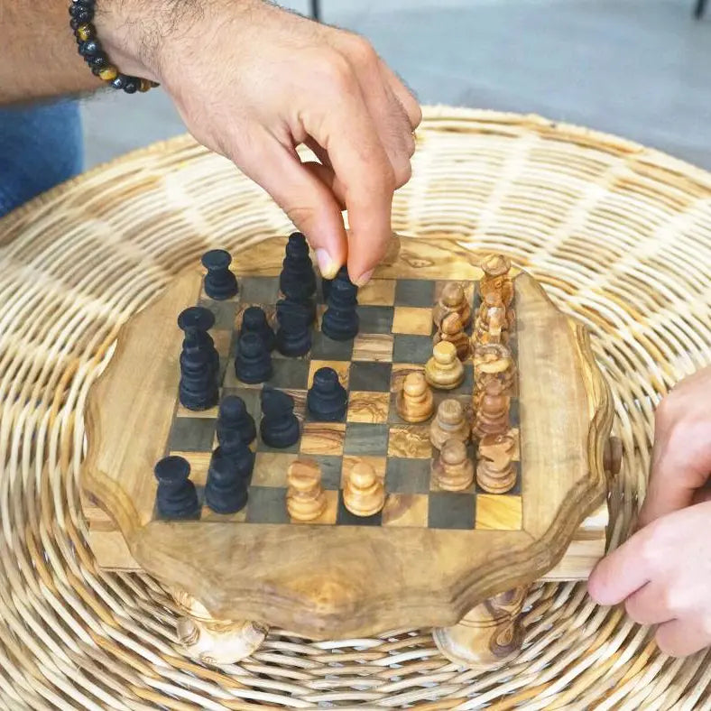 jeux d'échecs, échiquier, bois d'olivier, artisanat tunisien, jeux de société, stratégie, jeu d'esprit, cadeau original