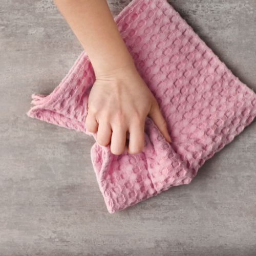 Lingettes hygiéniques, lingettes bébé, lingettes nettoyantes, lingettes toilette, lingettes Tunisie, lingettes pas cher, lingettes douces, lingettes résistantes.