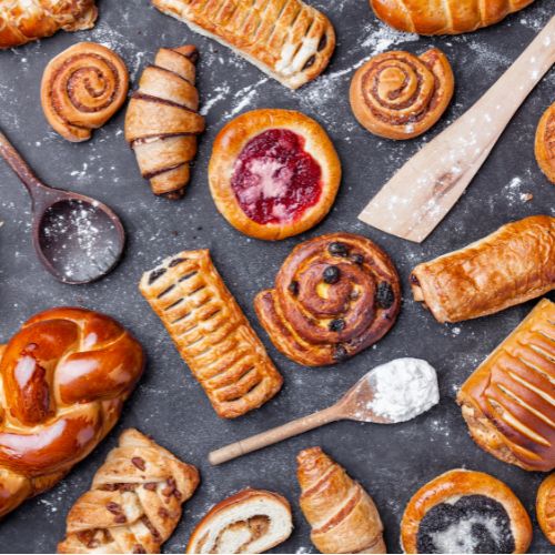 Pâtisserie, Fleurs cristallisées, Décoration pâtisserie, Sucre de dattes, Ingrédients pâtisserie, Cake design, Tunisie, Fait maison, Gourmandise, Desserts, Créativité culinaire