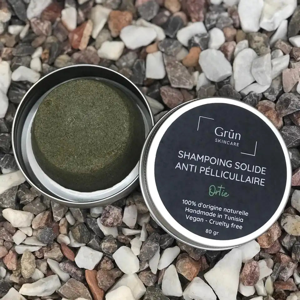 soins capillaires, shampoings solides, après-shampoings, peignes en bois, produits naturels, bio, cheveux doux, cheveux brillants, cheveux en bonne santé, soins capillaires tunisiens, beauté naturelle, écologie.