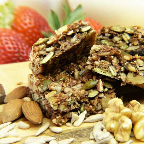 collations saines, snacks, cookies à l'avoine, cuirs de fruits, produits naturels, sans additifs, fibres, protéines, vitamines, minéraux, alimentation équilibrée, goûter sain.