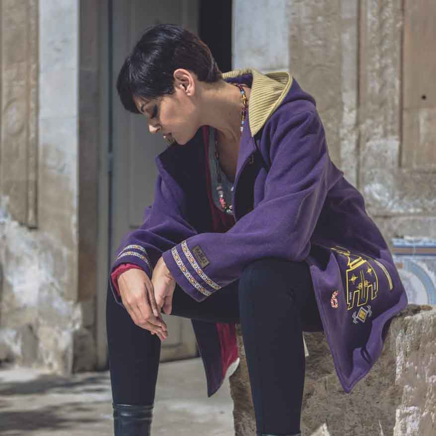 Manteau, veste, laine, coton, fait main, artisanal, berbère, Tunisie, traditionnel, moderne, chaud, élégant, unisexe, femme, homme, hiver, automne.