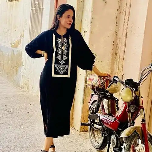 robes tunisiennes, jebbas tunisiennes, vêtements traditionnels, mode tunisienne, robes berbères, jebbas berbères, haute couture tunisienne, vêtements faits main, cadeau tunisien.