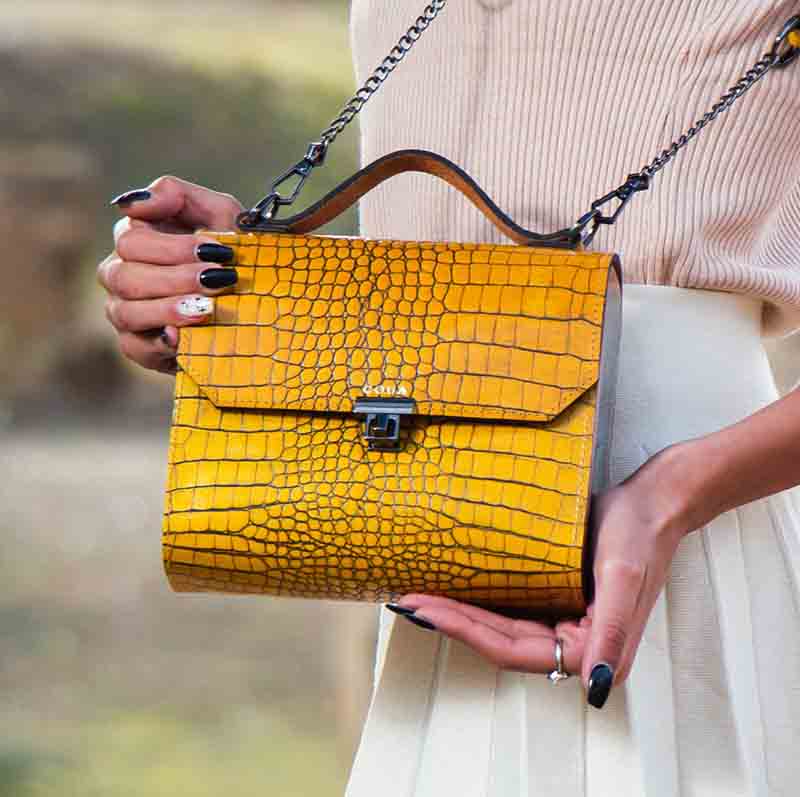 sacs tunisiens, sacs à main, tote bags, sacs en cuir, sacs en raphia, sacs en crochet, sacs artisanaux, maroquinerie tunisienne, mode tunisienne, accessoires de mode.