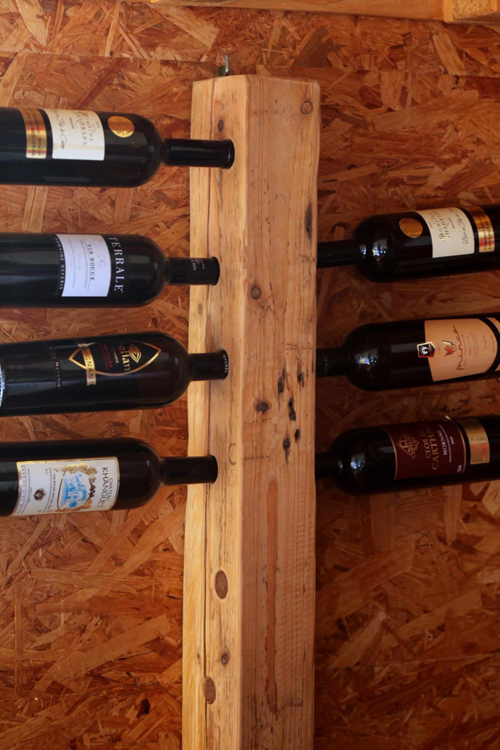 Porte-bouteille vin rustique en bois chevron, charme unique