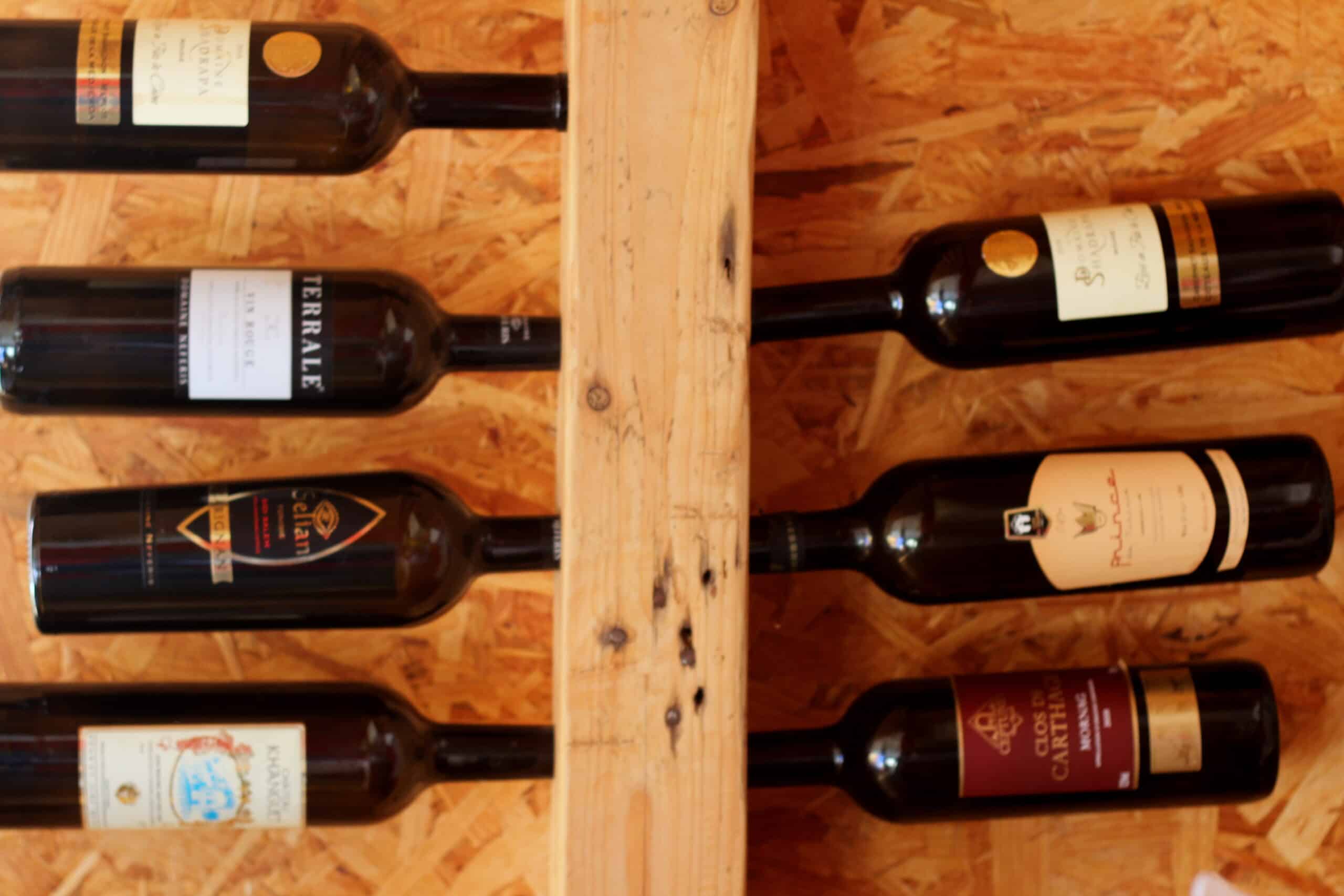 Porte-bouteille vin rustique en bois chevron, charme unique