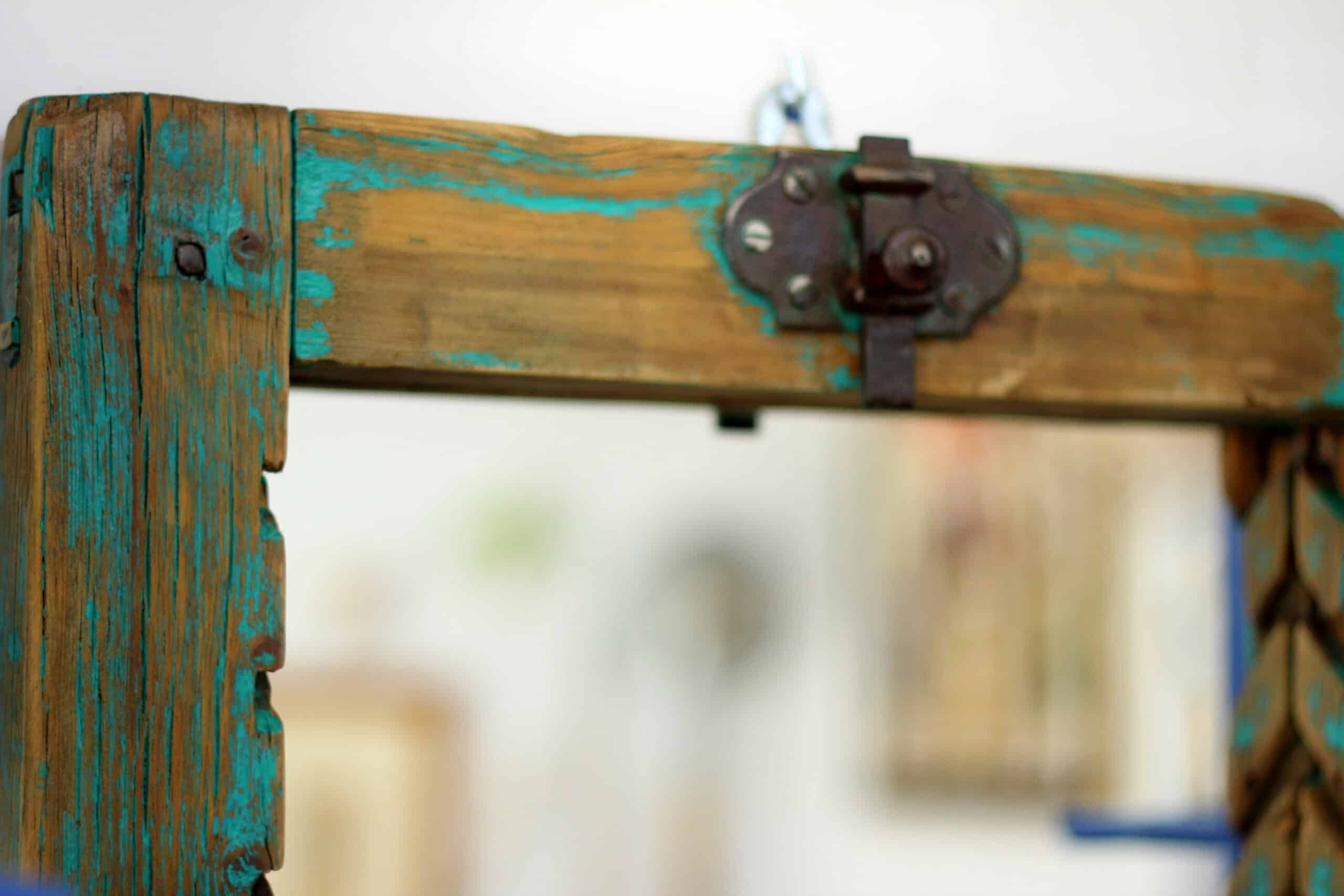 Miroir vintage upcyclé en persienne, charme unique pour votre déco
