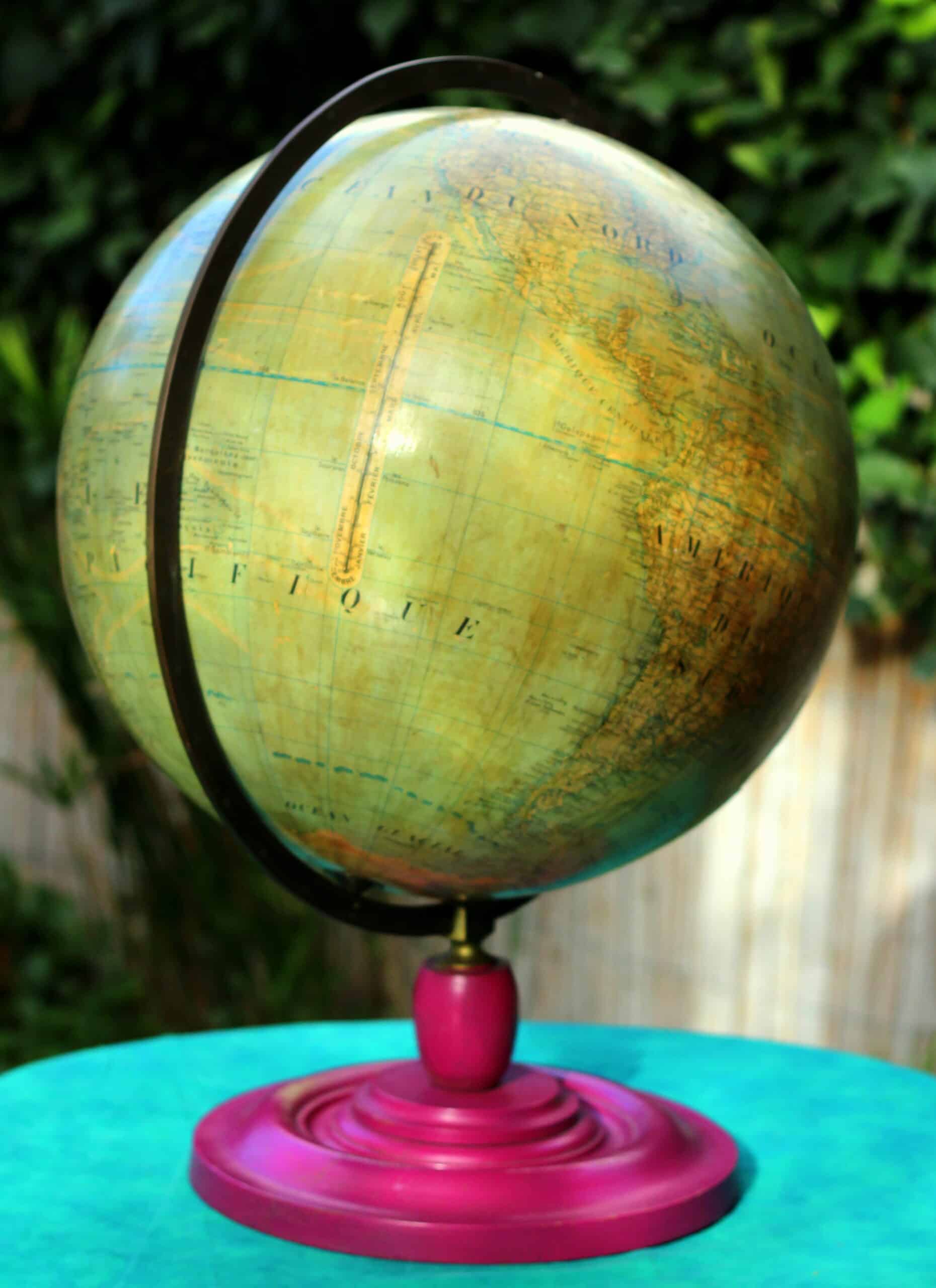 Globe vintage unique du début 20e siècle, allure historique séduisante