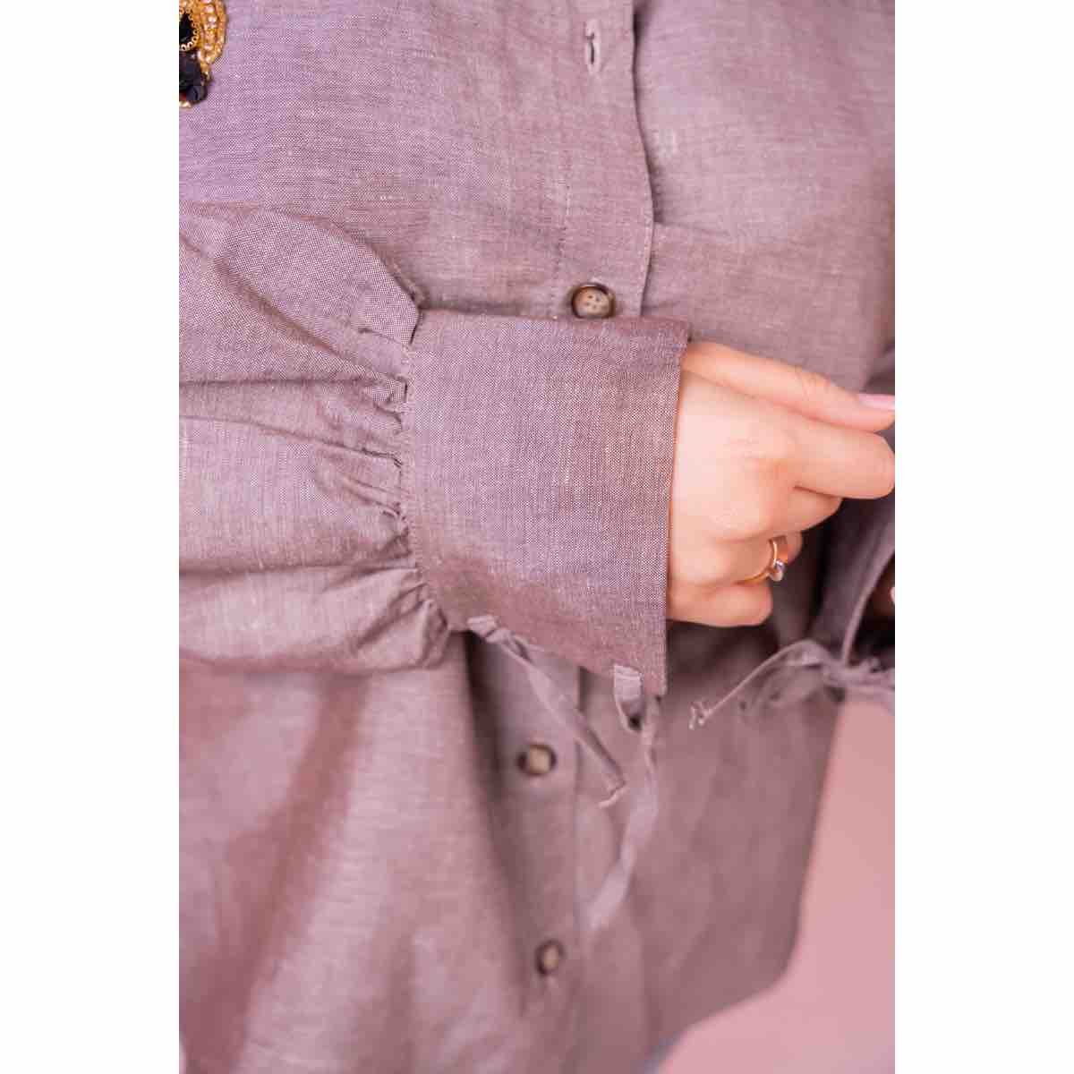 Chemise en lin brodée à la main