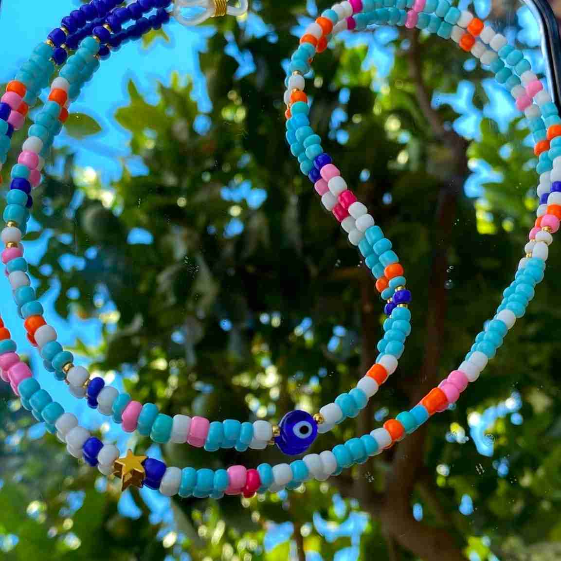 chaine lunettes multicolore élégante pour un style unique
