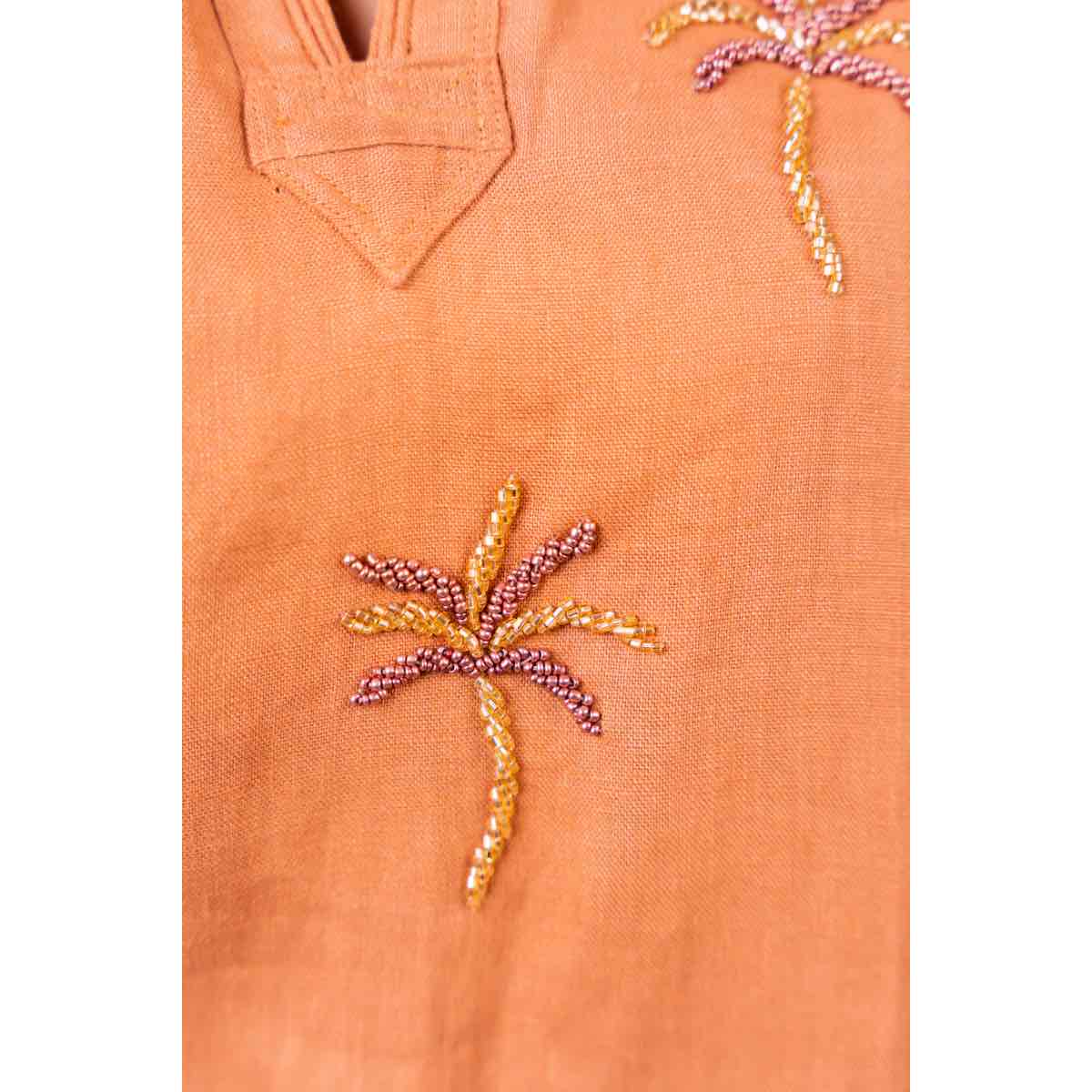 blouza marron brodée à la main pour un style unique et élégant
