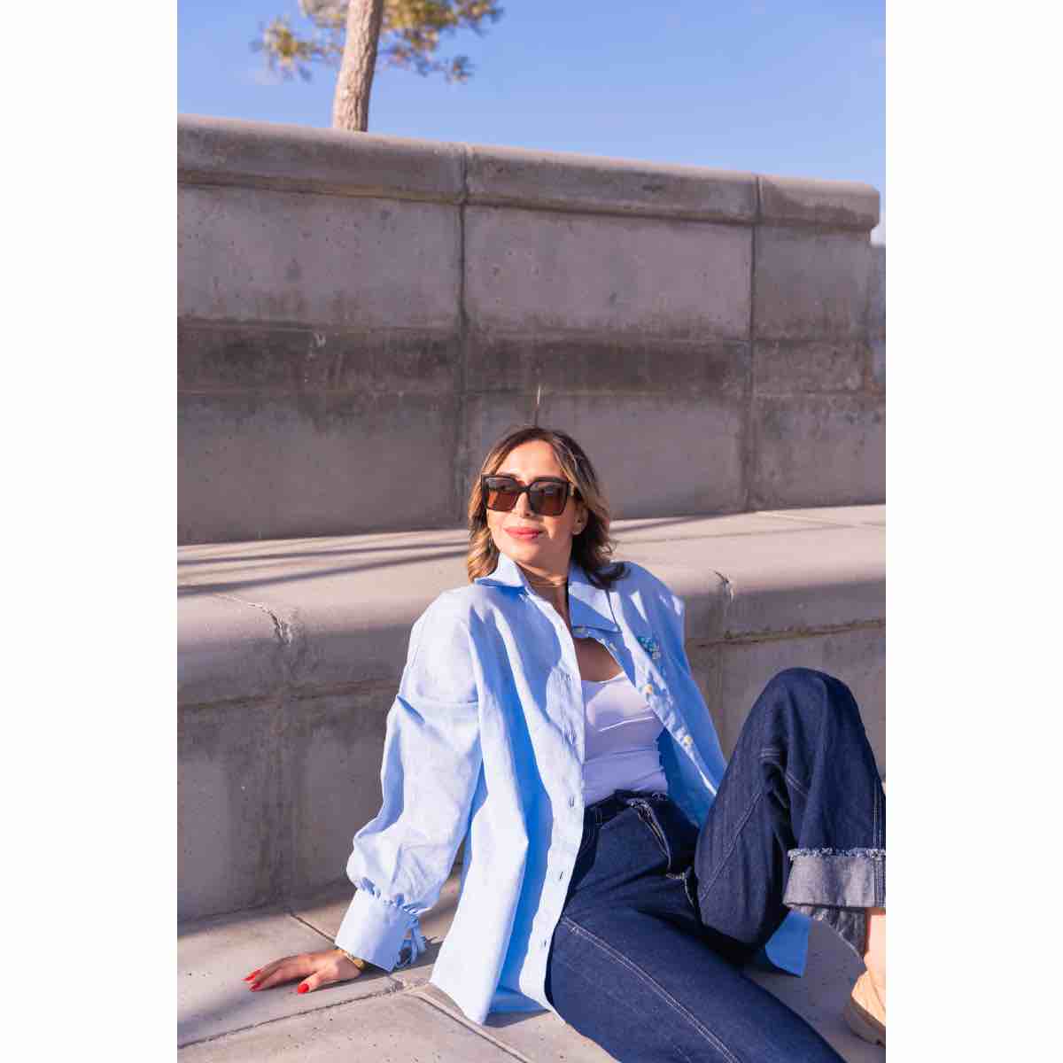 Chemise en bleu ciel brodée à la main - Taille de vêtements M