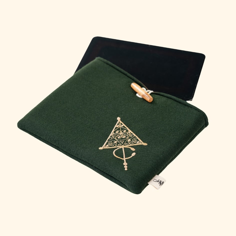 Housse en Laine Brodée Verte pour Tablette et iPad