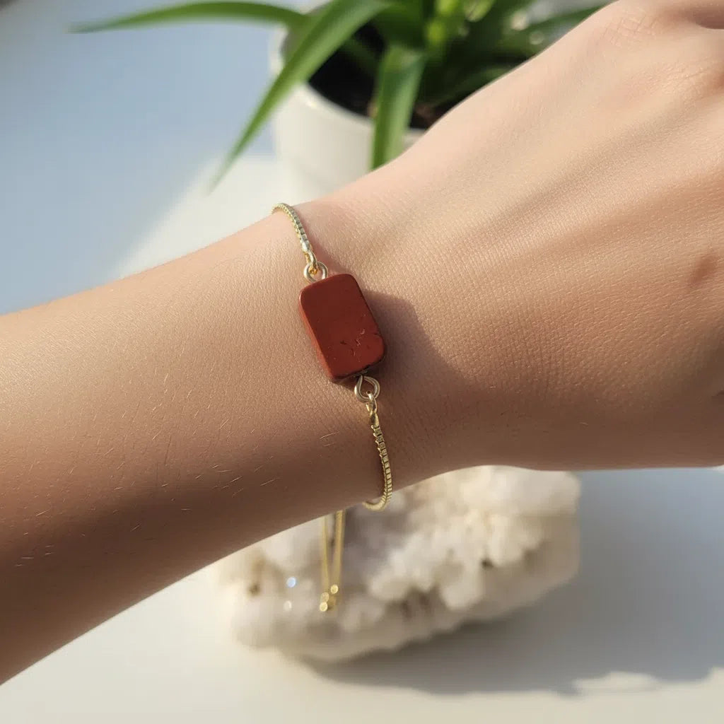 Bracelet Ajustable en Jaspe Rouge et Acier - Charme Élégant
