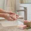 Savon Artisanal Rose Blush au Lait de Chèvre - Soin Naturel Élégant