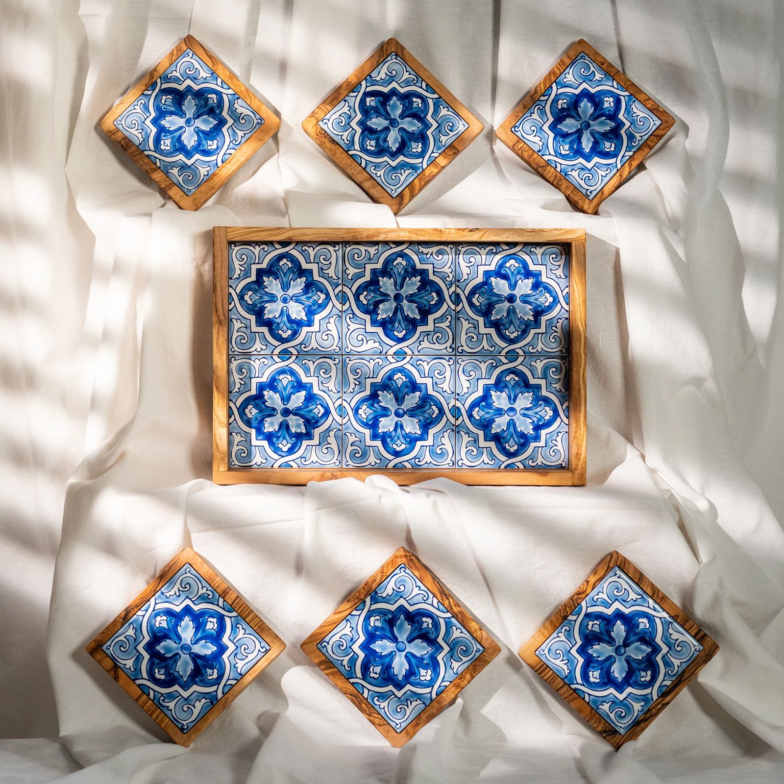 Plateau en bois d'oliviers et céramique