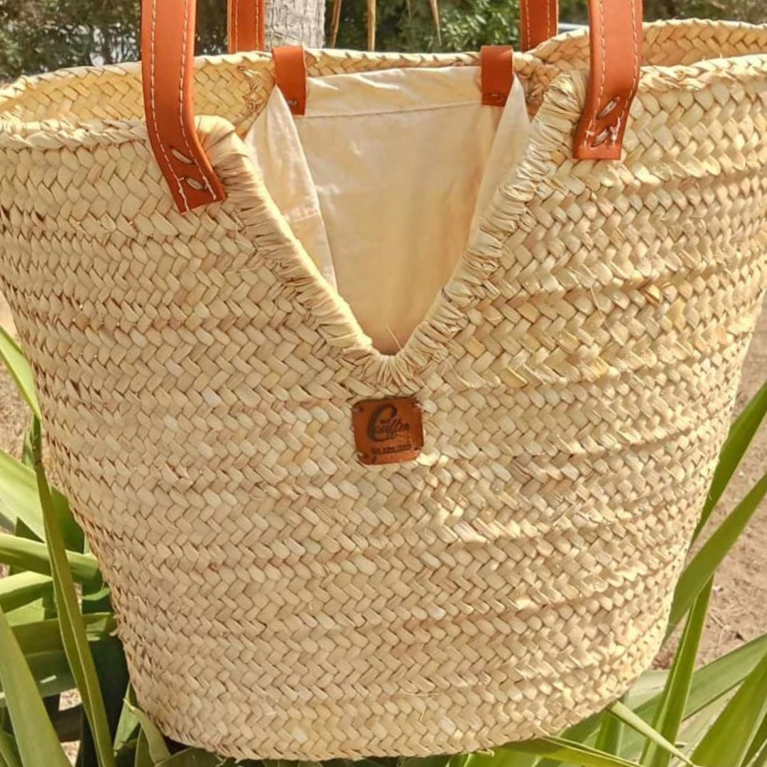 حقيبة من القش بمقابض من جلد الجمل - مصنوعة يدويًا