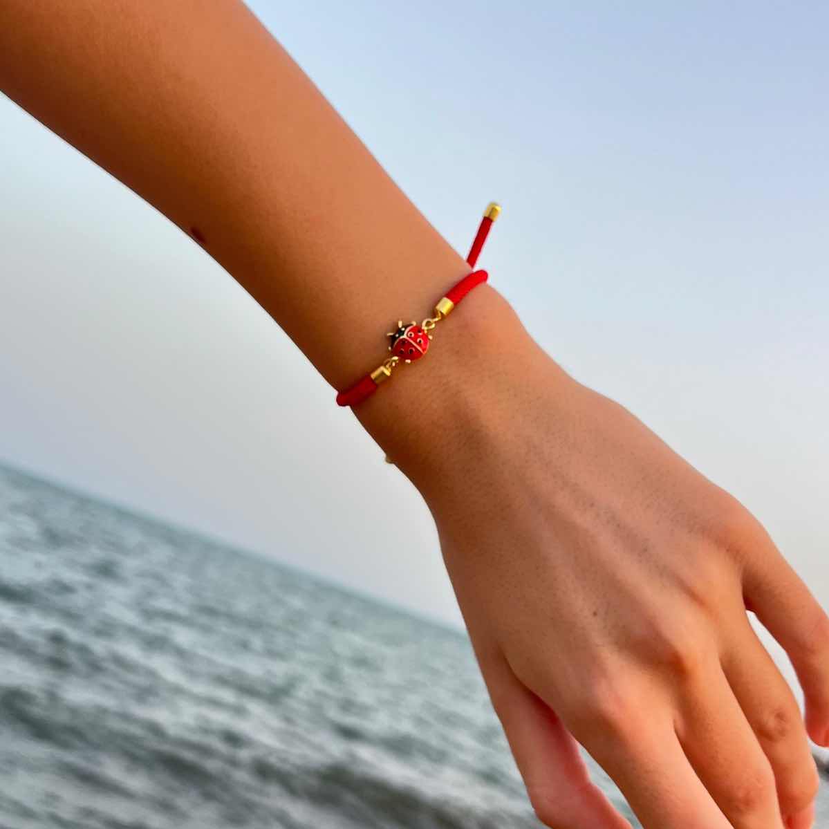Bracelet rouge ajustable coccinelle pour une allure unique