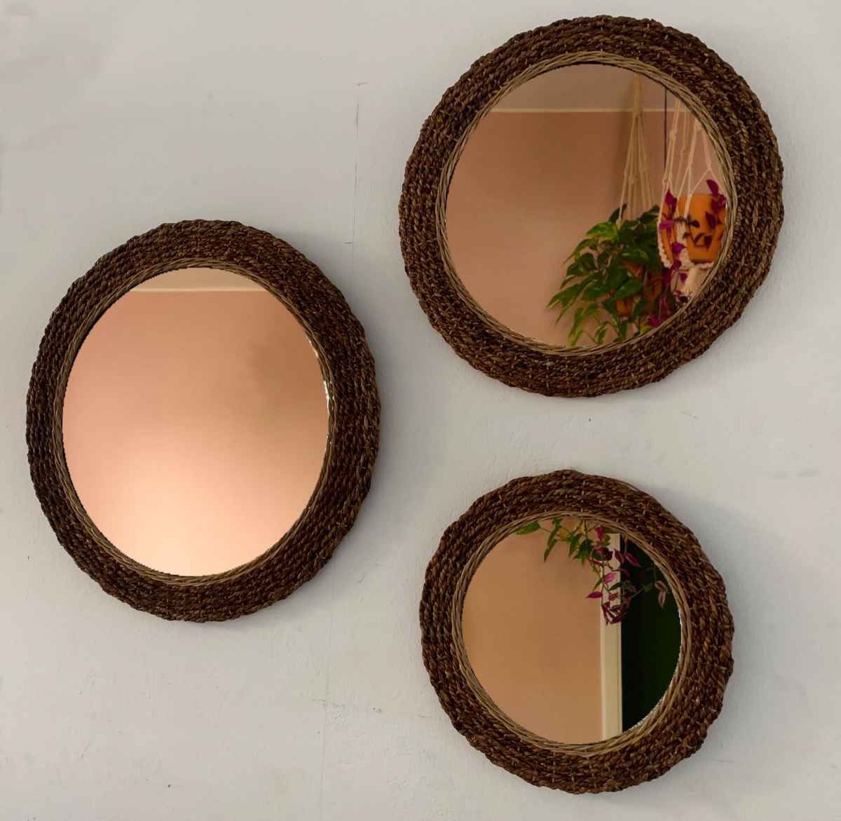 miroir rond élégant en marron pour un style raffiné