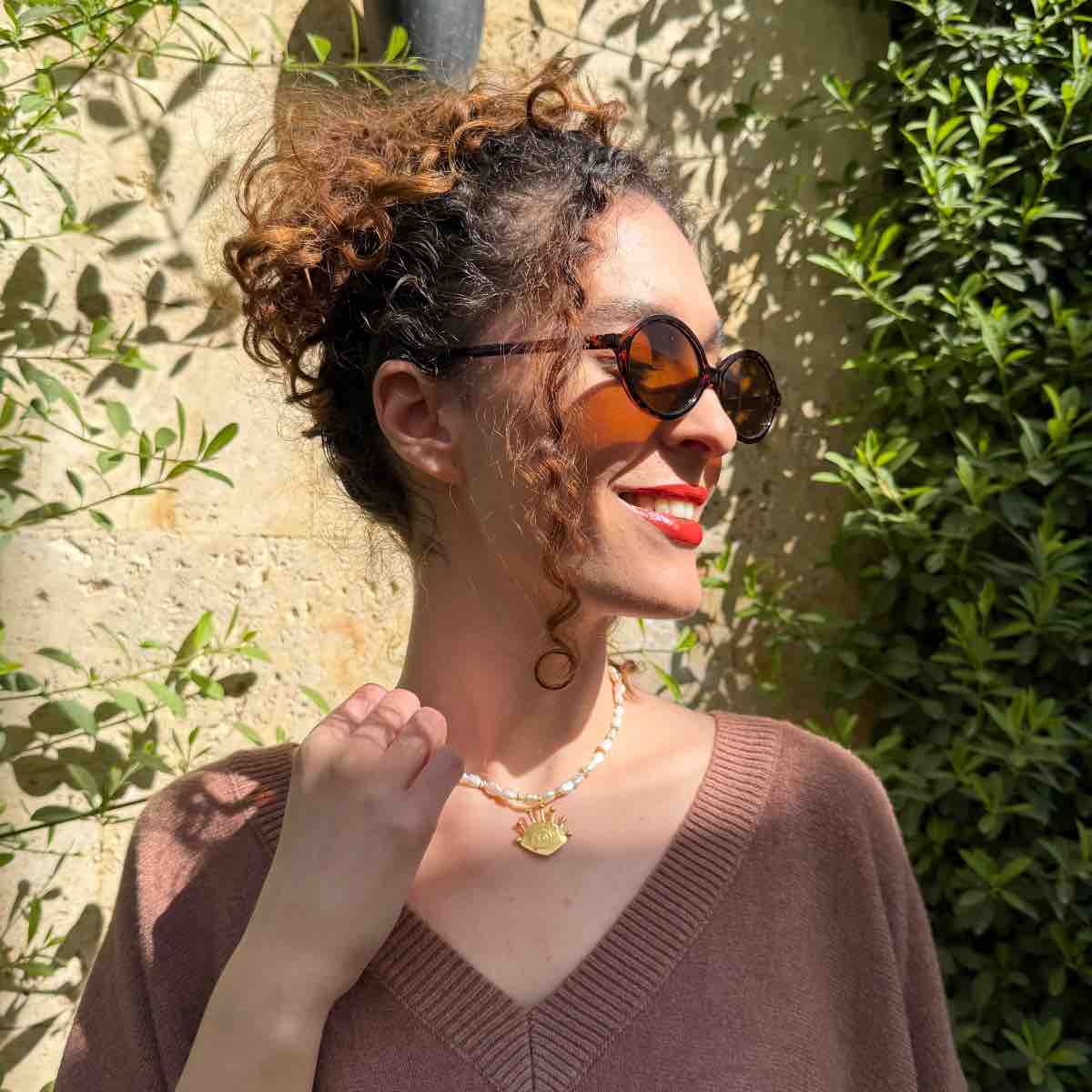 Collier œil en laiton et perle pour un style irrésistible