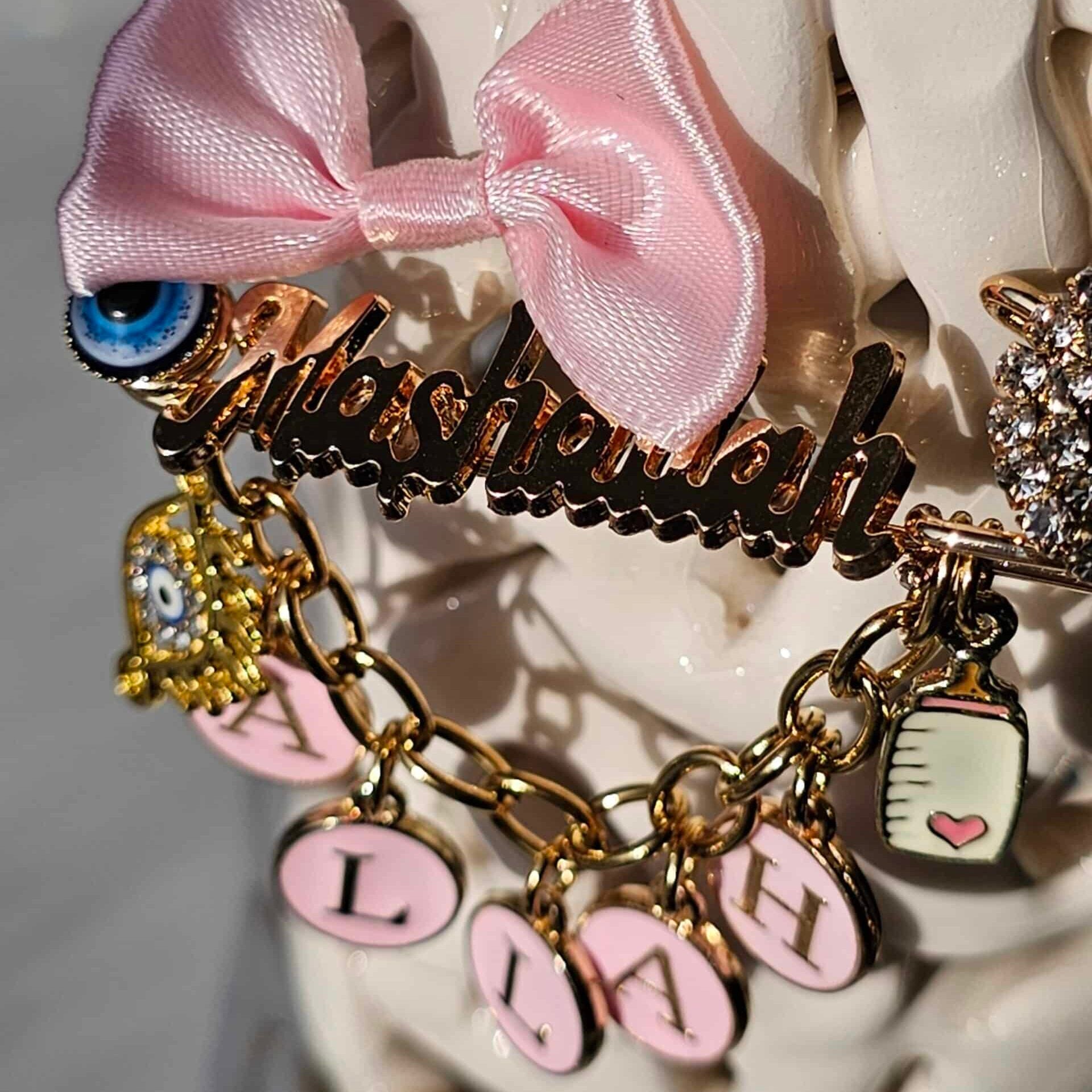 Broche Mashallah pour bébé fille en rose – Acier inoxydable & pierres Cubic Zirconia (7.5 cm)