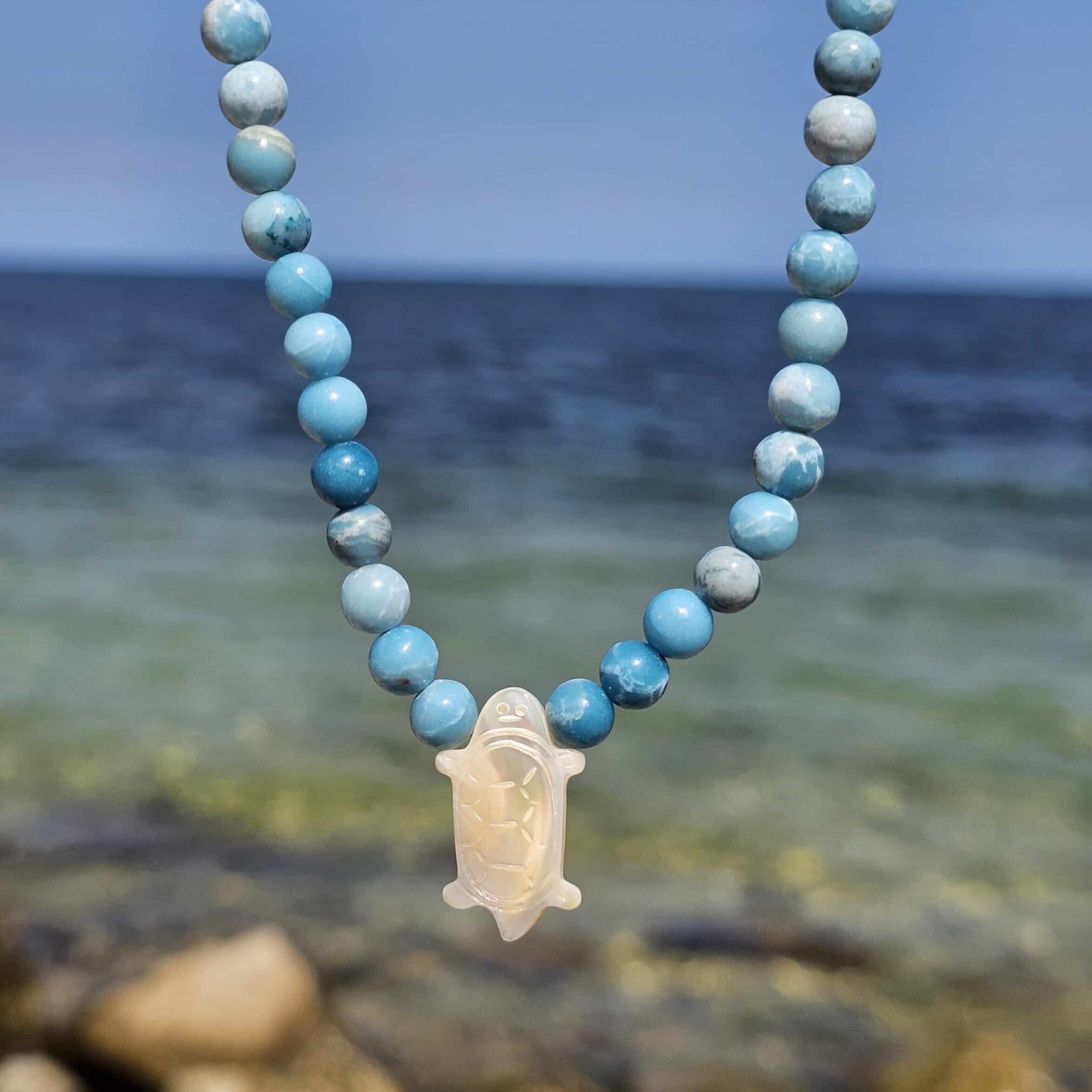 Collier en Larimar Bleu et vraie Nacre (40 cm)