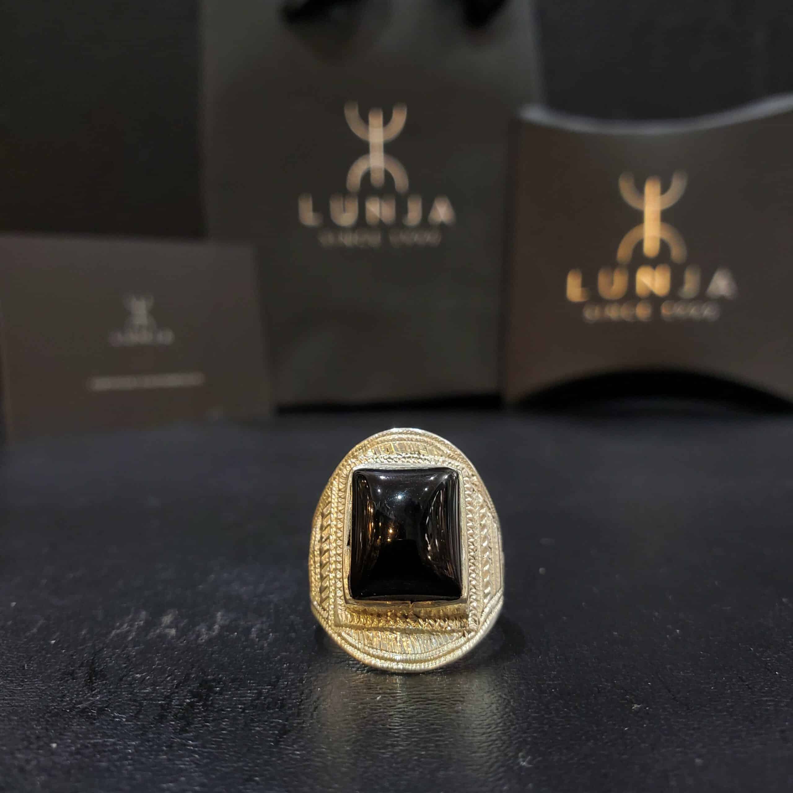 Agadez ring in natural black onyx