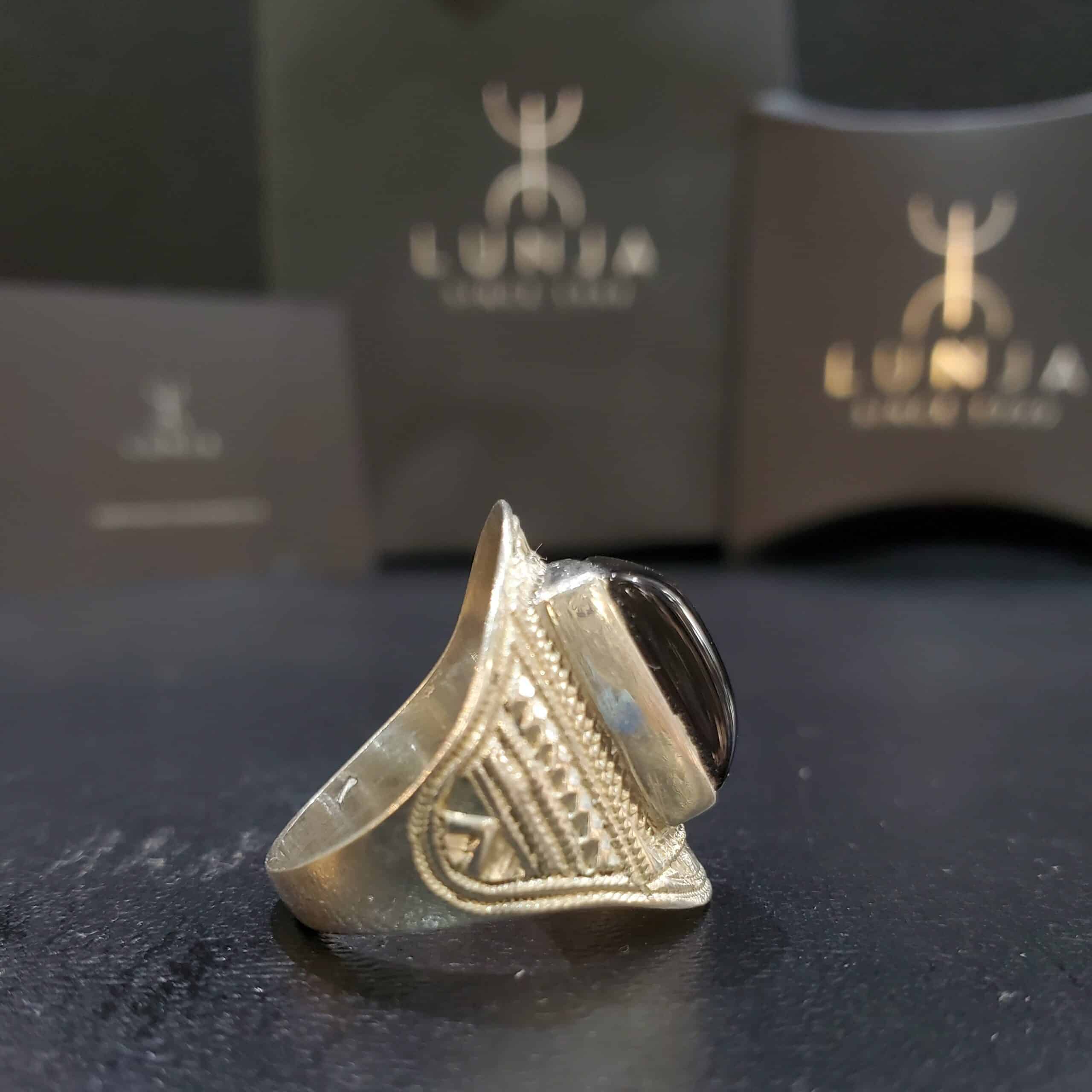 Agadez ring in natural black onyx