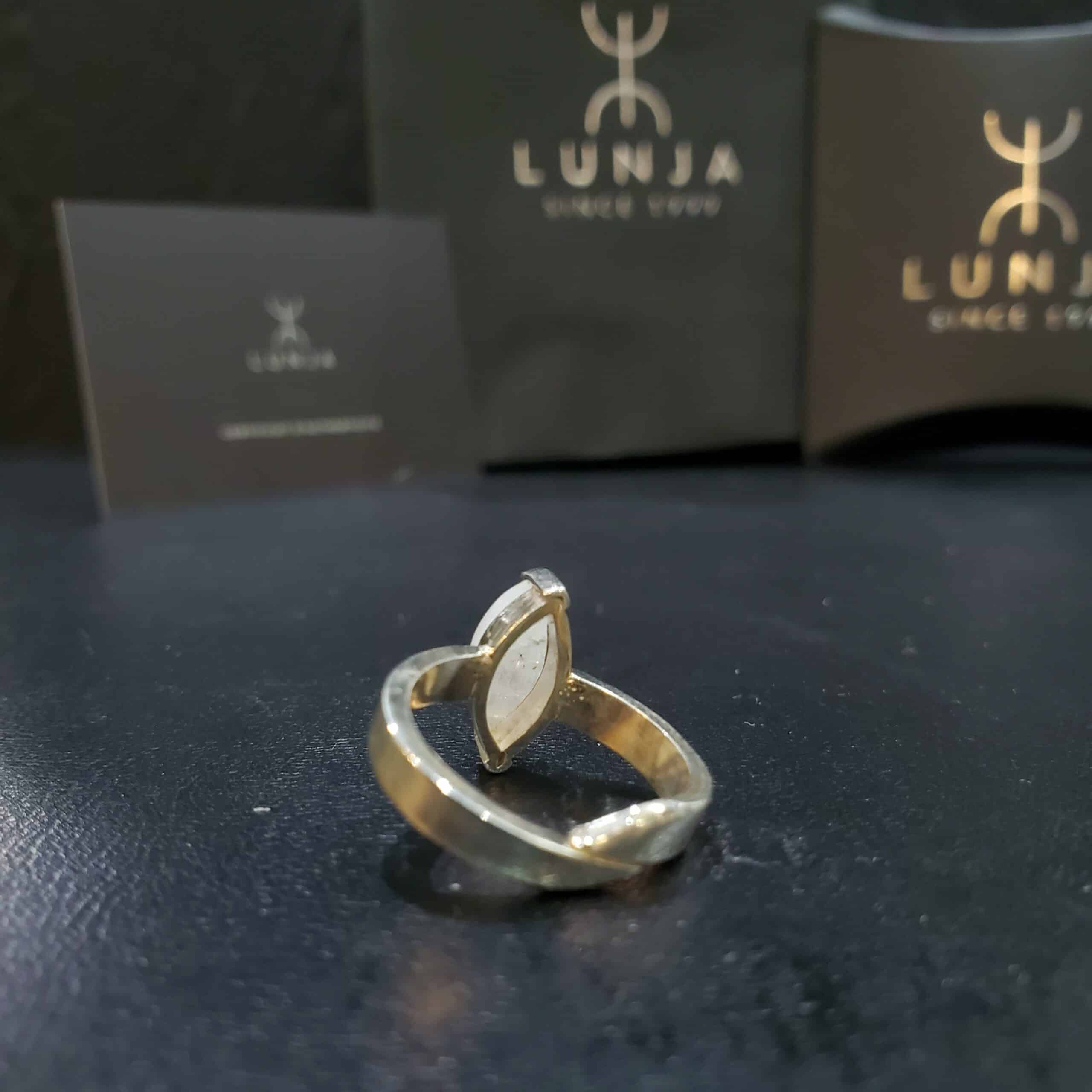 Bague ajustable en argent et pierre de lune naturelle 2,1 carats