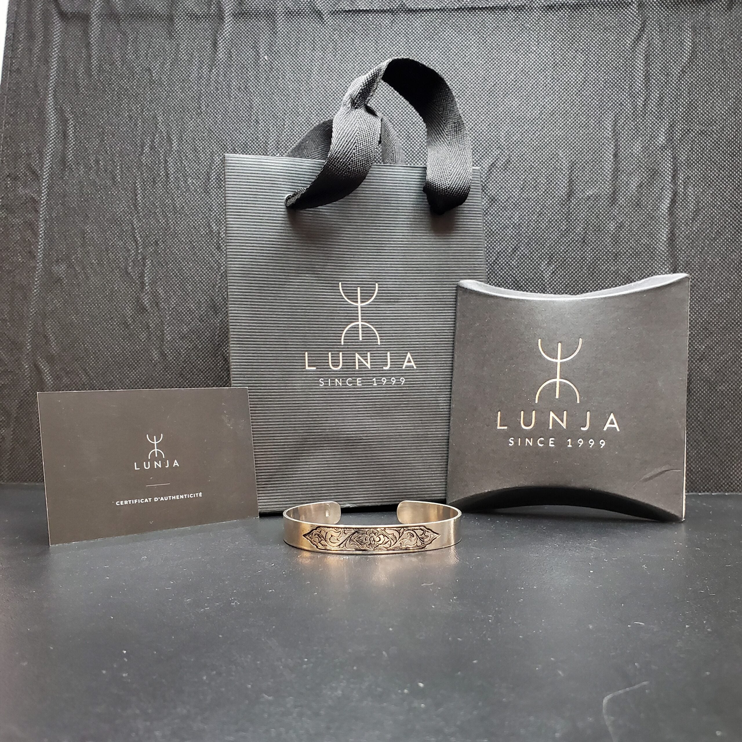 Bracelet argent Jonc avec une gravure berbère pour femme