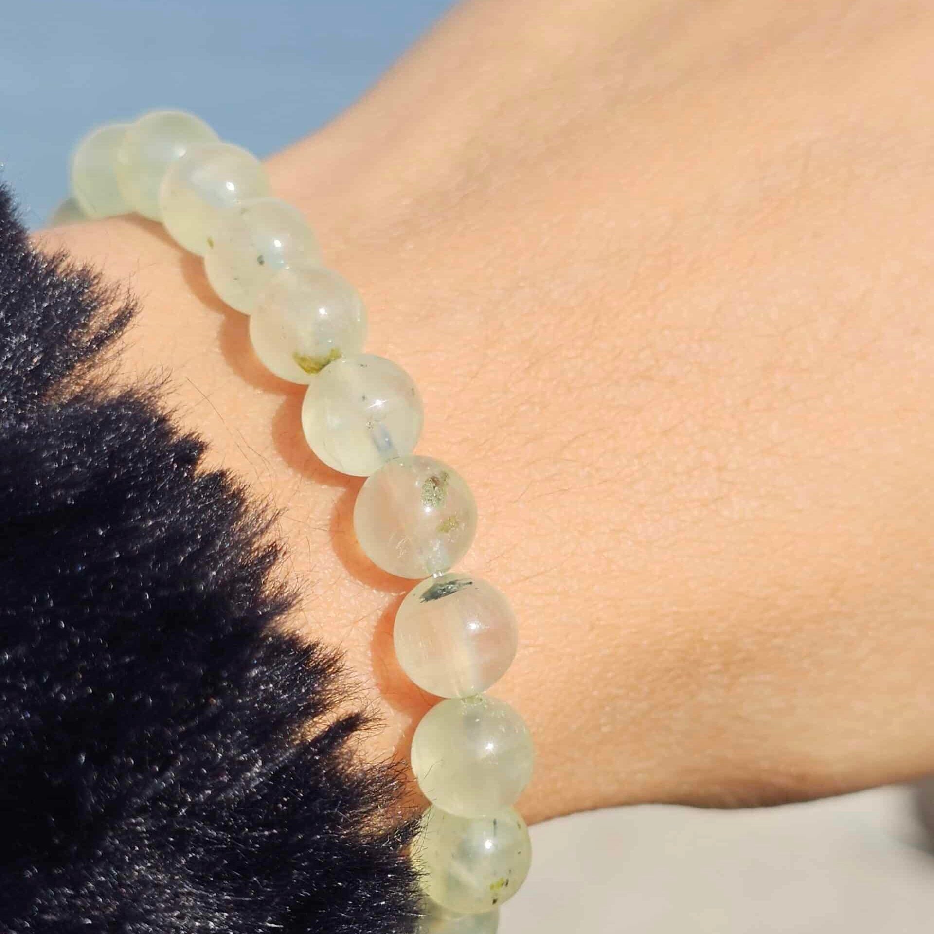 Bracelet élastique en Préhnite – Pierres naturelles 6 mm – Ajustable (17 à 19 cm)