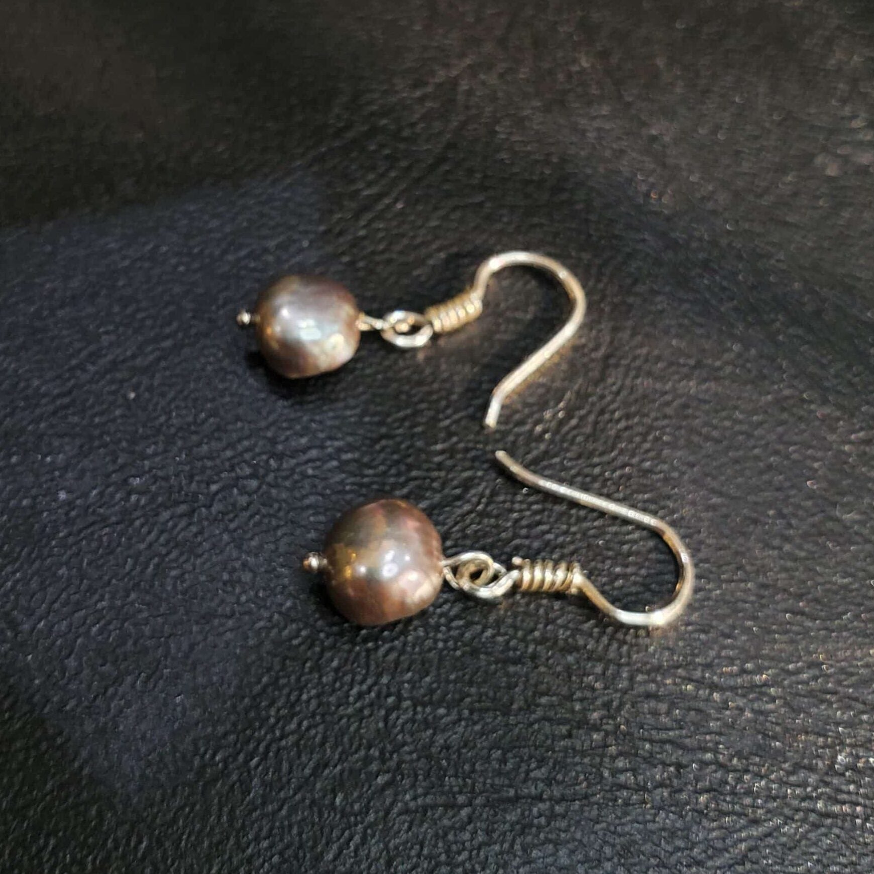 Boucles d’oreilles en argent 925 avec perles de culture naturelles – (Vertes et Grises)