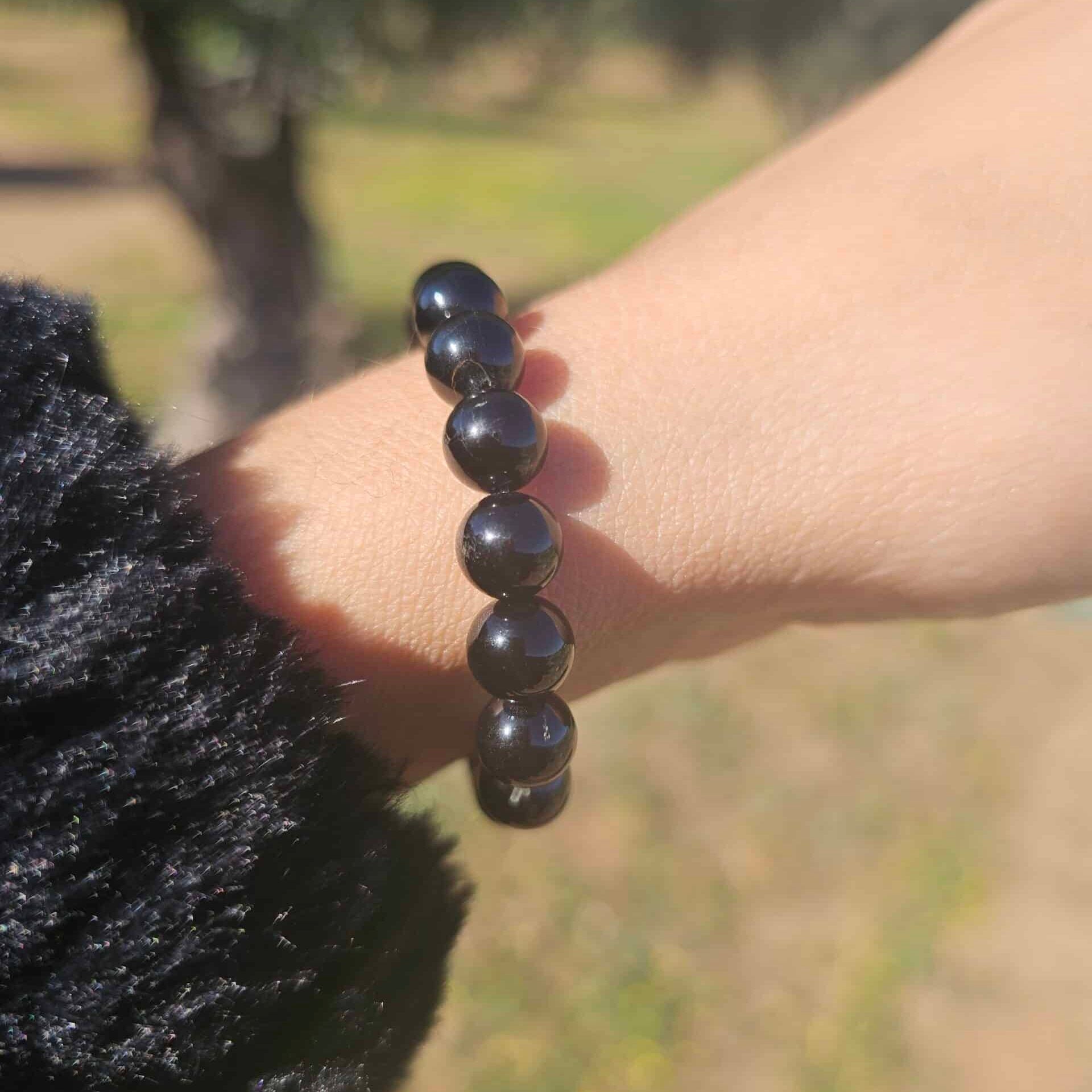 Bracelet élastique en Tourmaline Noire – Boules de 6 mm – Ajustable (19 à 21 cm)