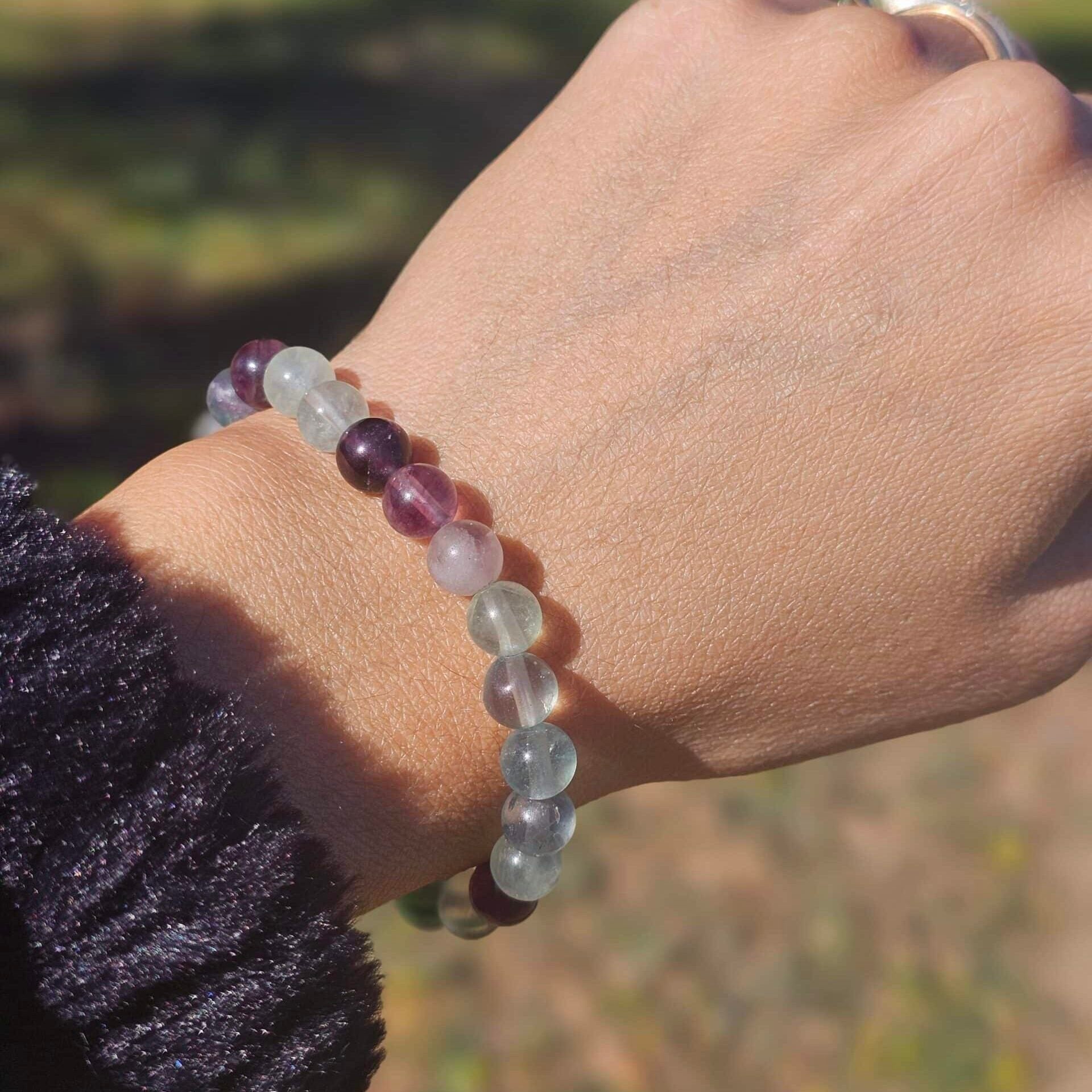 Bracelet élastique en fluorite arc-en-ciel naturelle (16 à 18 cm)