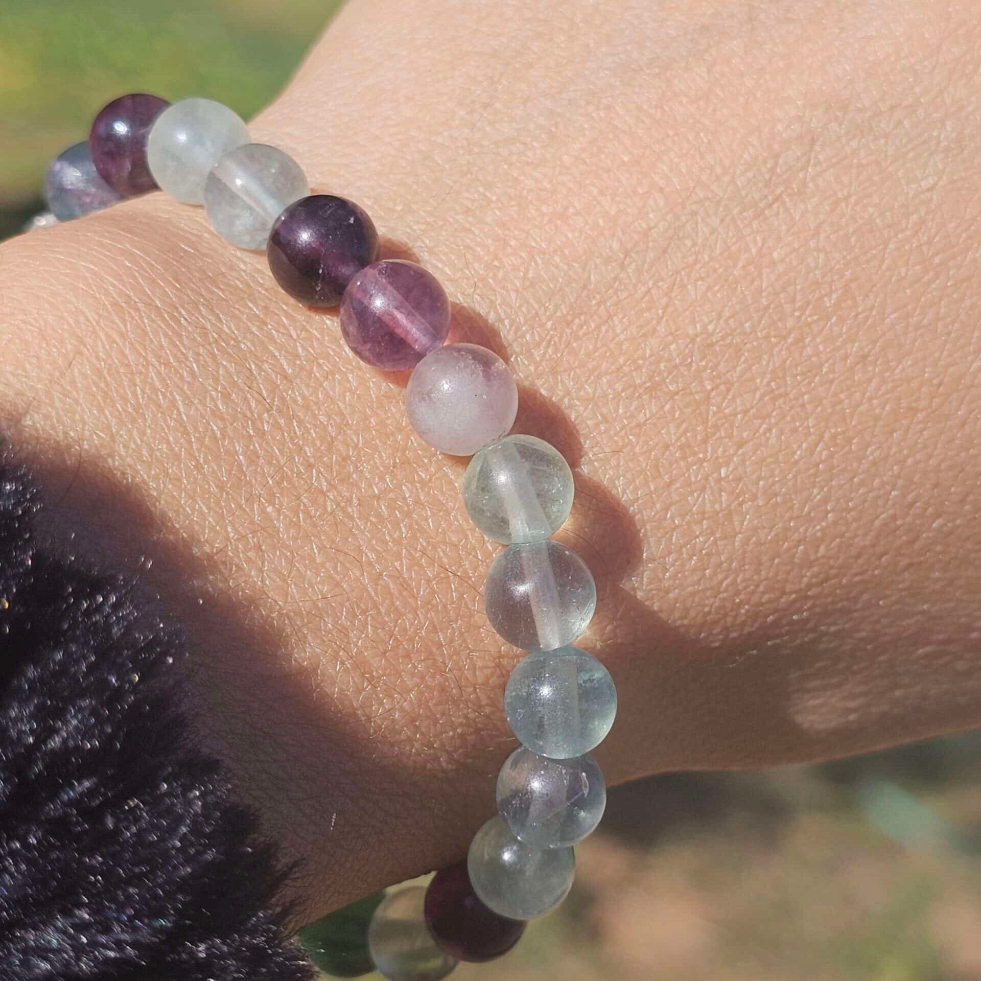 Bracelet élastique en fluorite arc-en-ciel naturelle (16 à 18 cm)