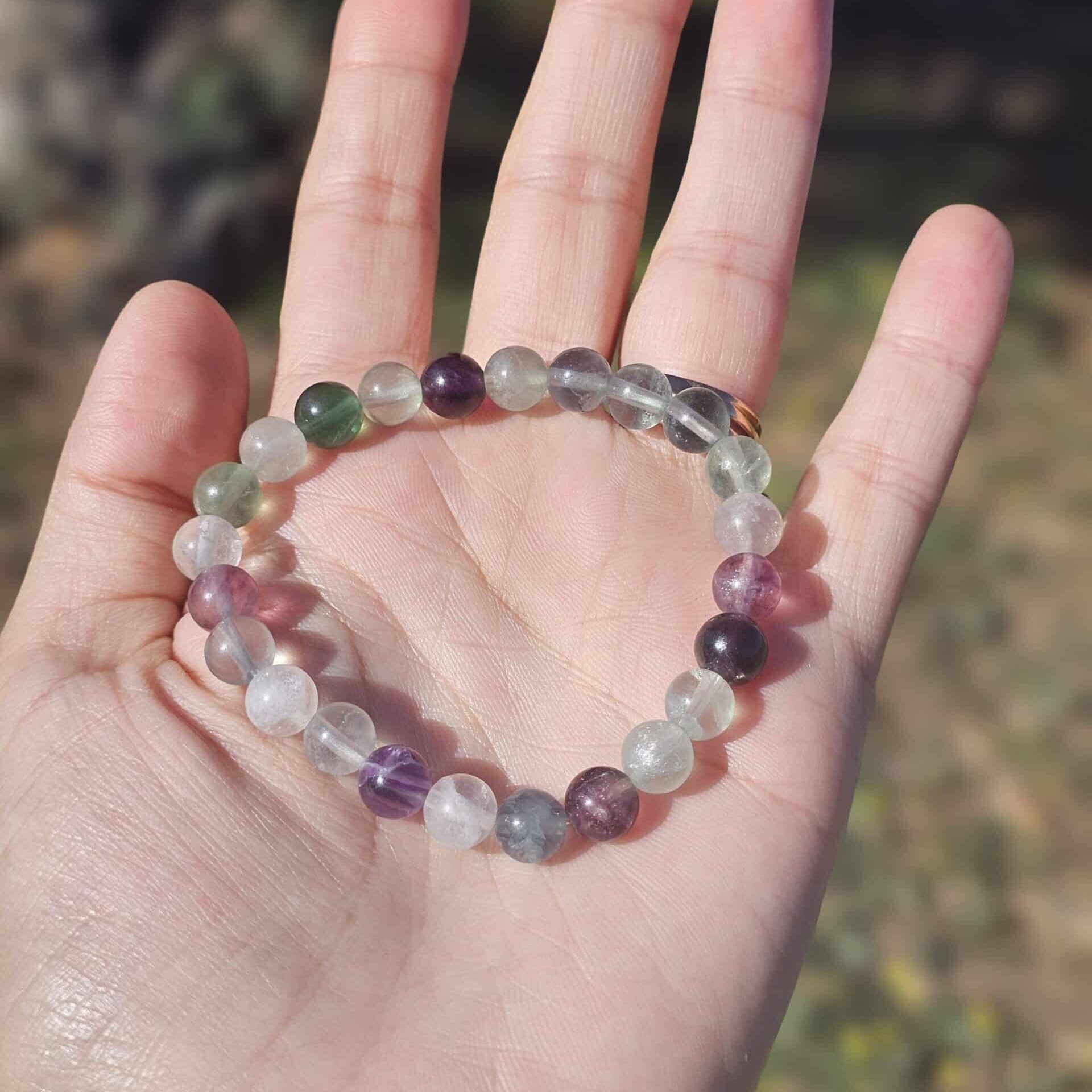 Bracelet élastique en fluorite arc-en-ciel naturelle (16 à 18 cm)