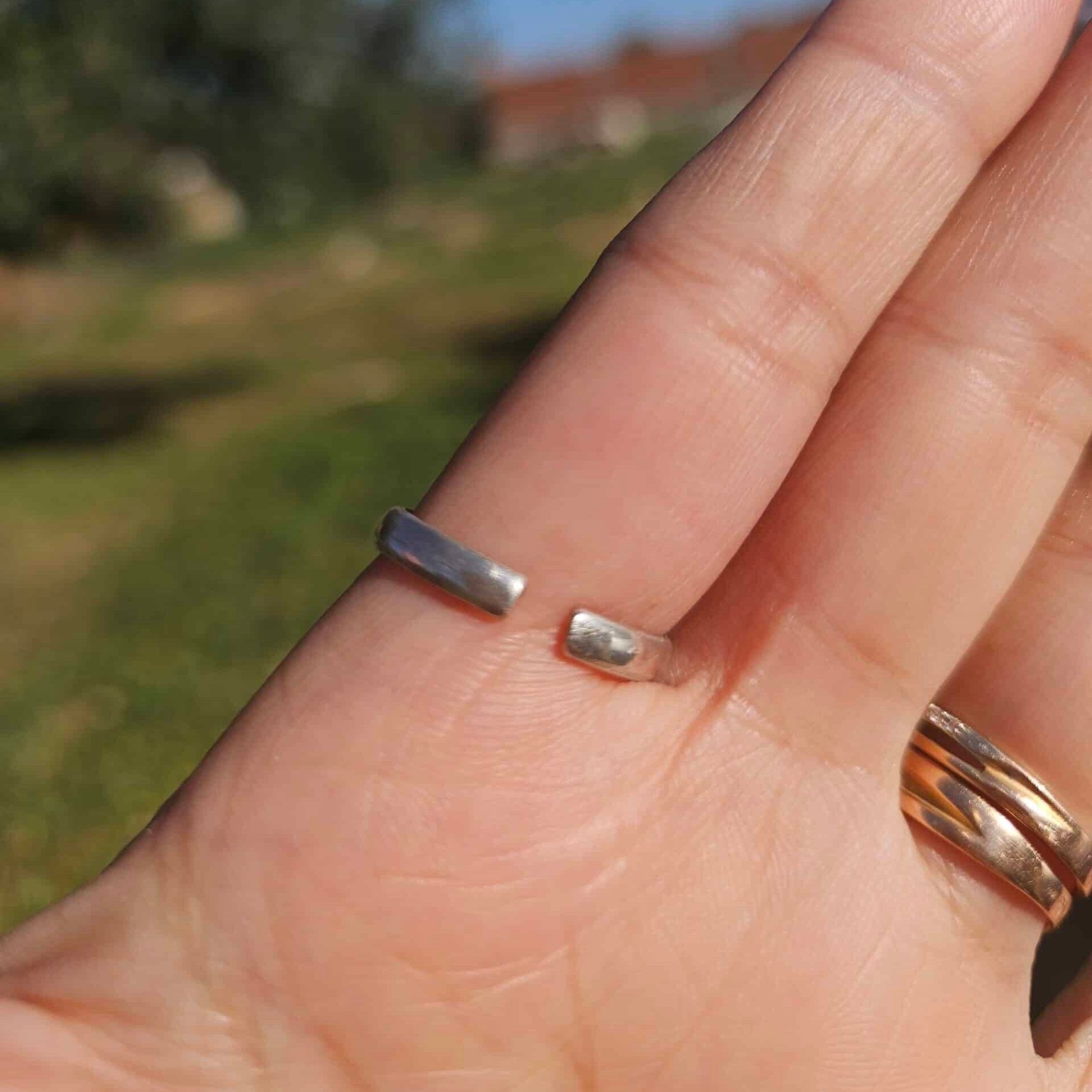 Clear Quartz Ring in 925 Silver Adjustable – Amplifies Energies and Intuition