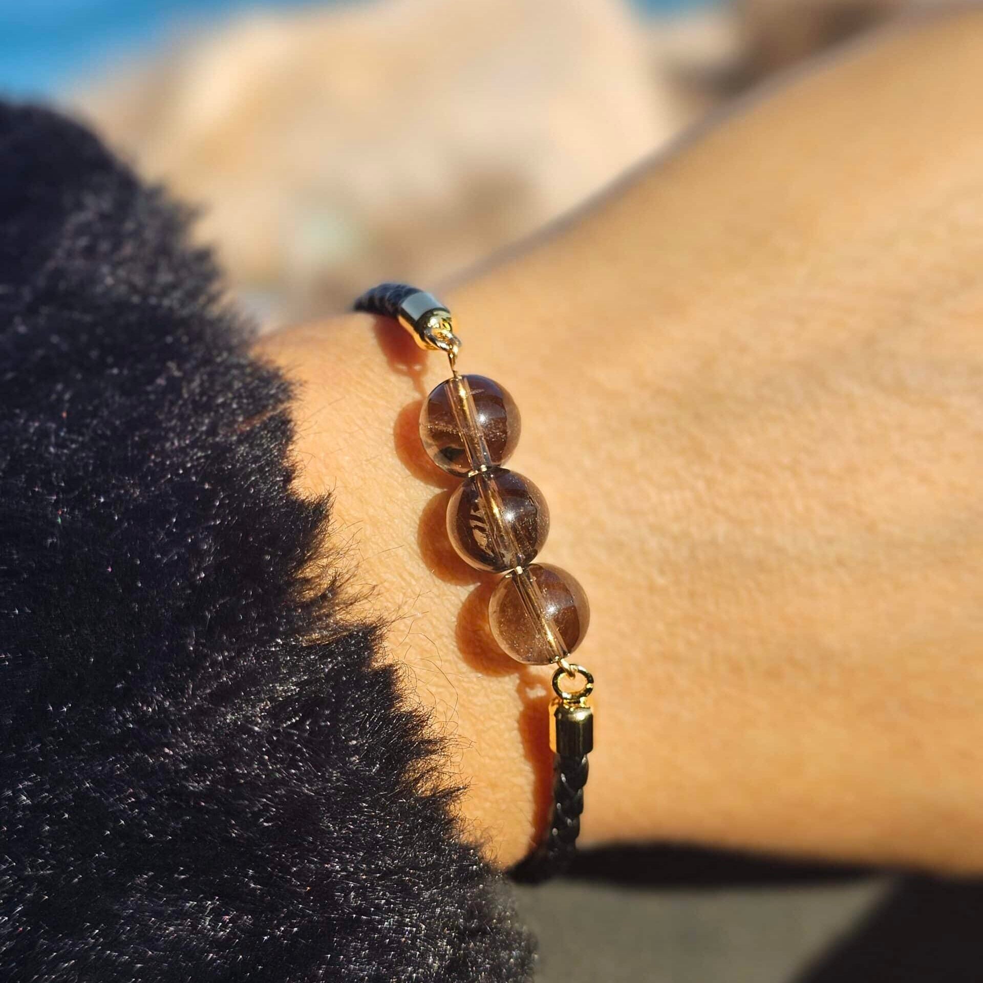 سوار مضفر من السلك الأسود مع أحجار الكوارتز الدخاني - (16 إلى 21 سم)