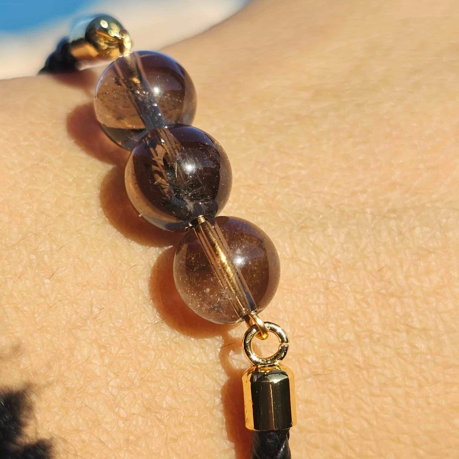 Bracelet en fil tressé noir et pierres de Quartz Fumée - (16 à 21 cm)