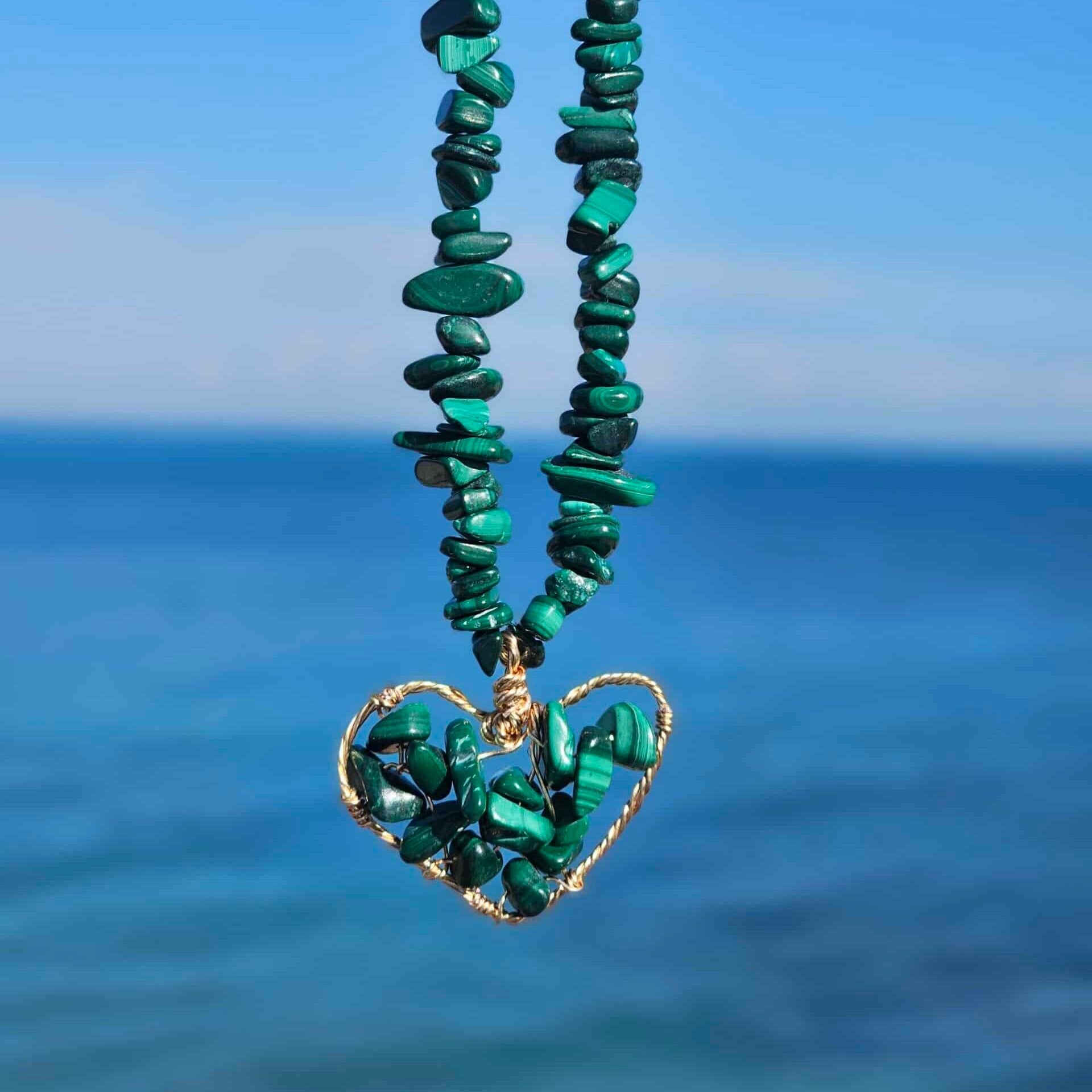 Collier en malachite avec pendentif cœur assorti (45 cm + 5 cm d’extension)