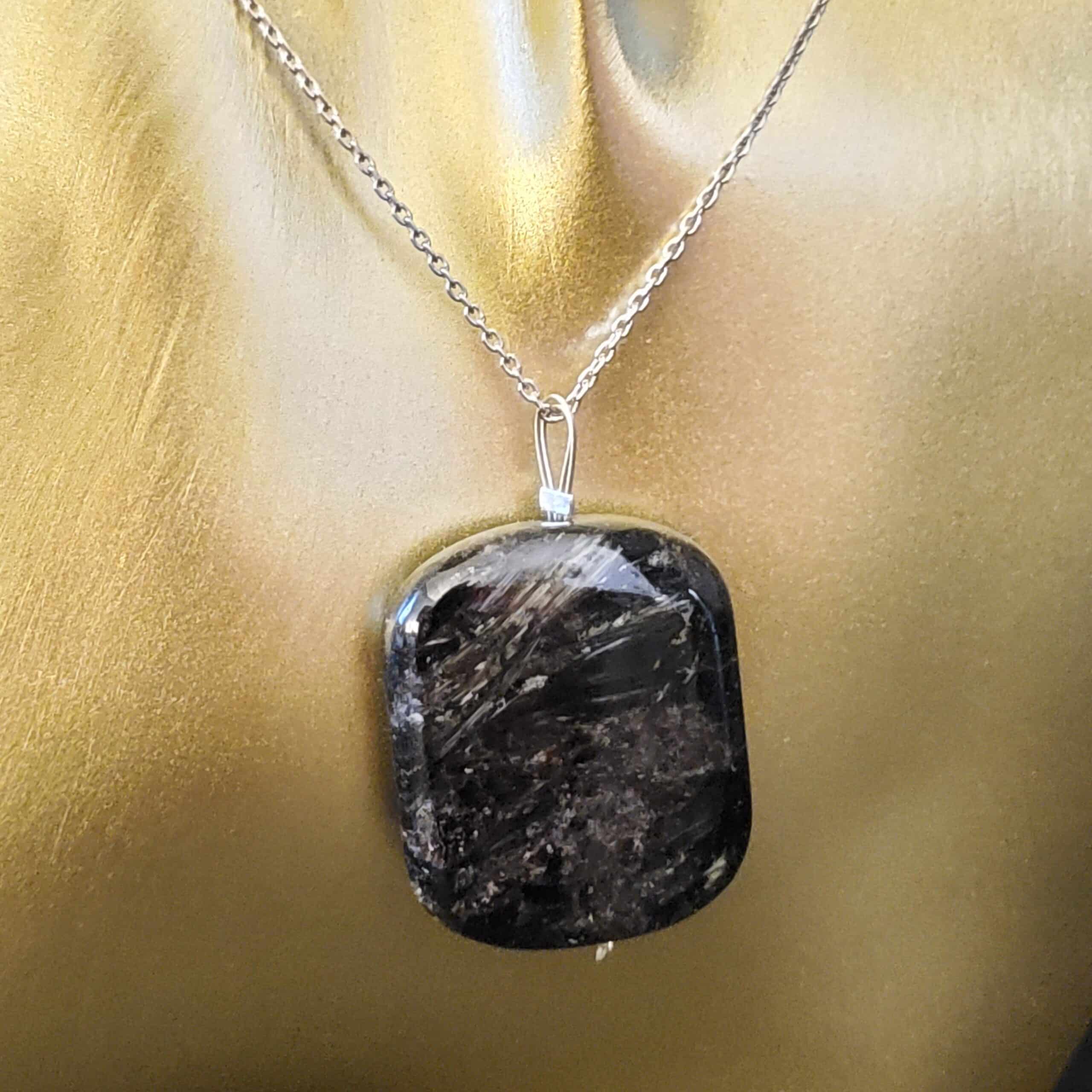 Collier en argent 925 avec arfvedsonite naturelle