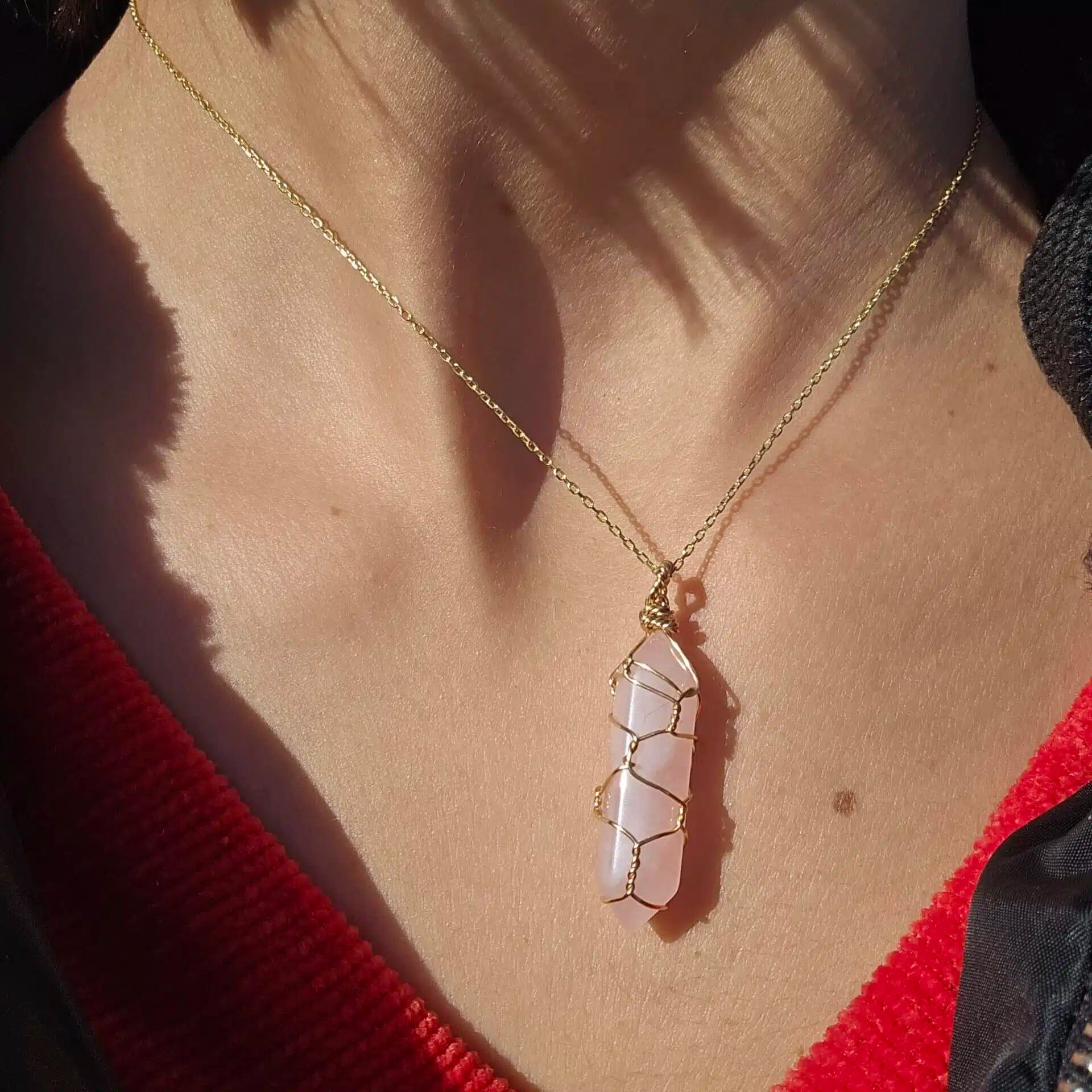 Collier en argent 925 plaqué or avec pendentif en quartz rose (45 cm)