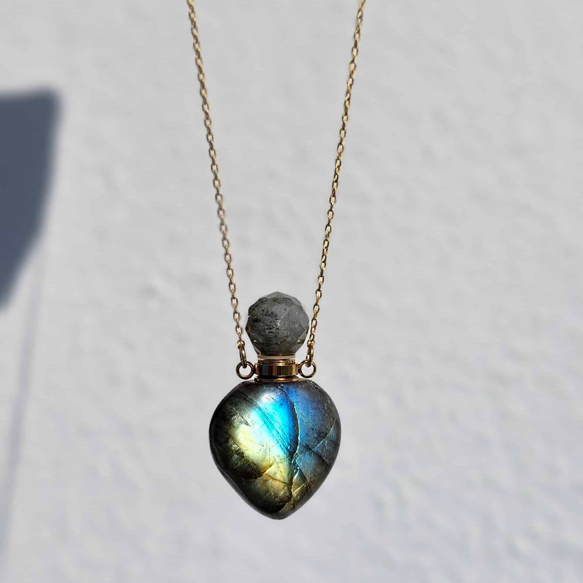 Collier en argent 925 plaqué or avec flacon de parfum en labradorite (45 cm)