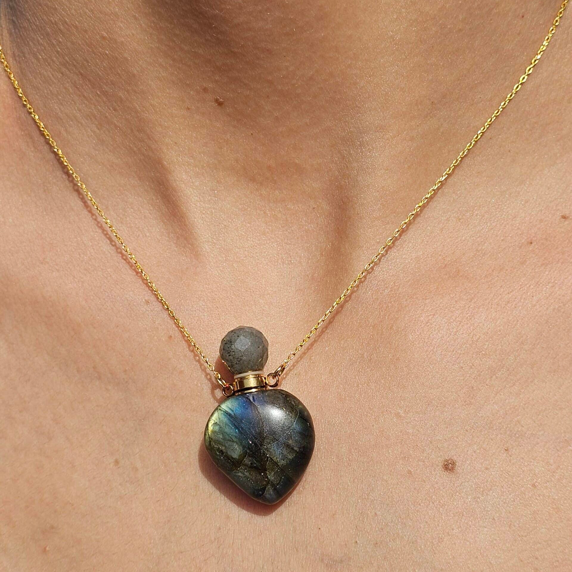 Collier en argent 925 plaqué or avec flacon de parfum en labradorite (45 cm)