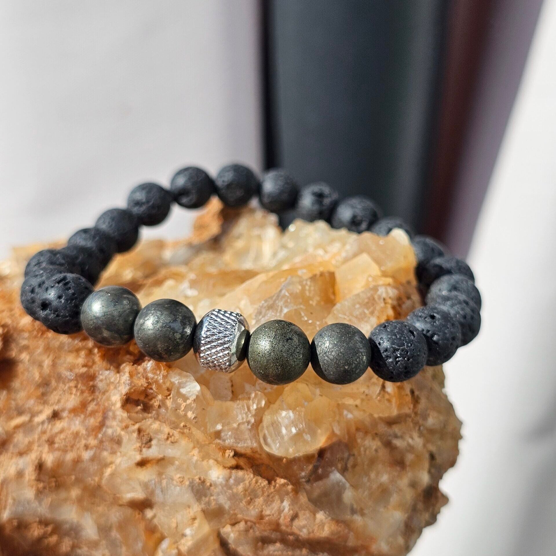 Bracelet élastique en pyrites et pierres volcaniques naturelles pour homme (taille standard)