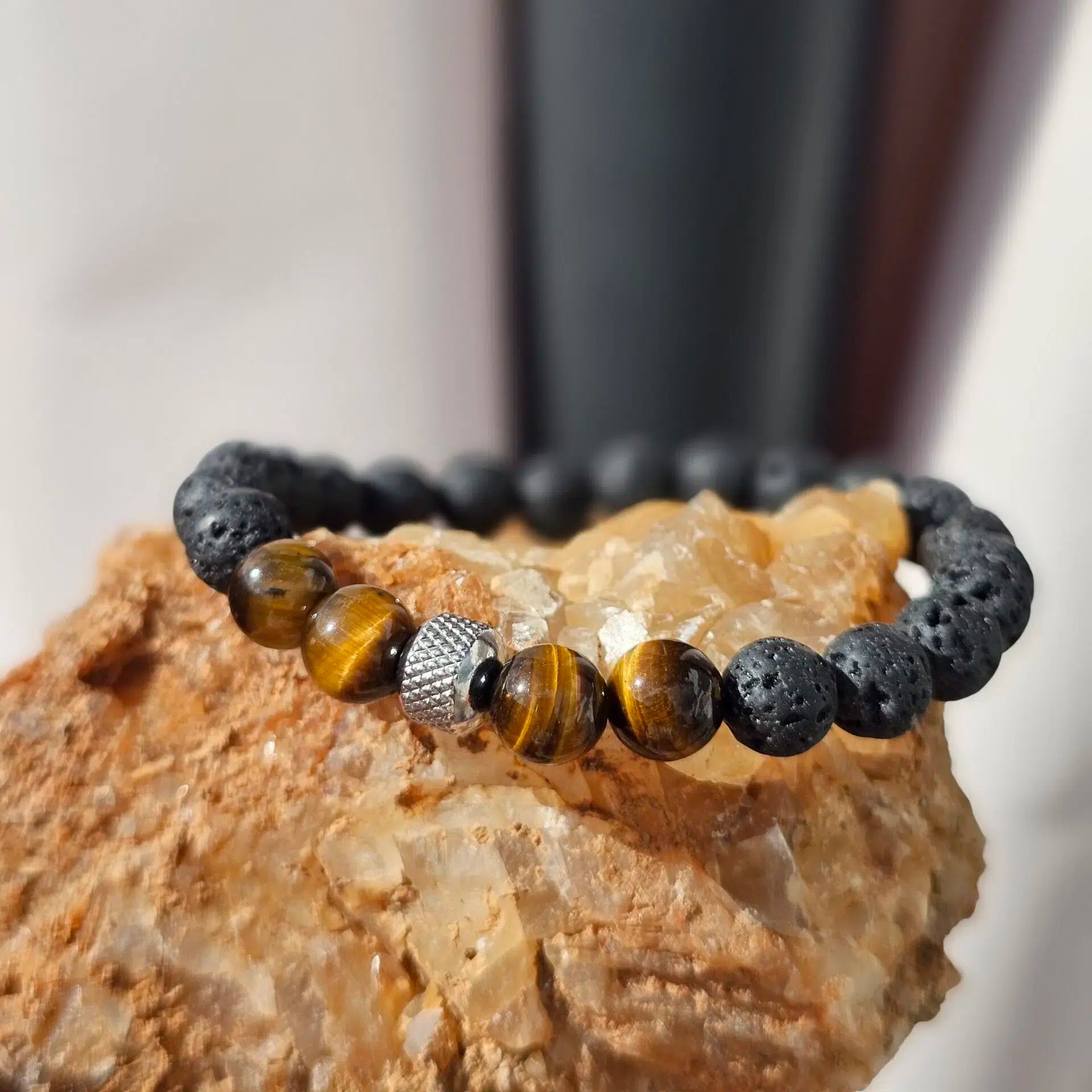 Bracelet élastique en œil de tigre et pierres volcaniques naturelles pour homme (standard)
