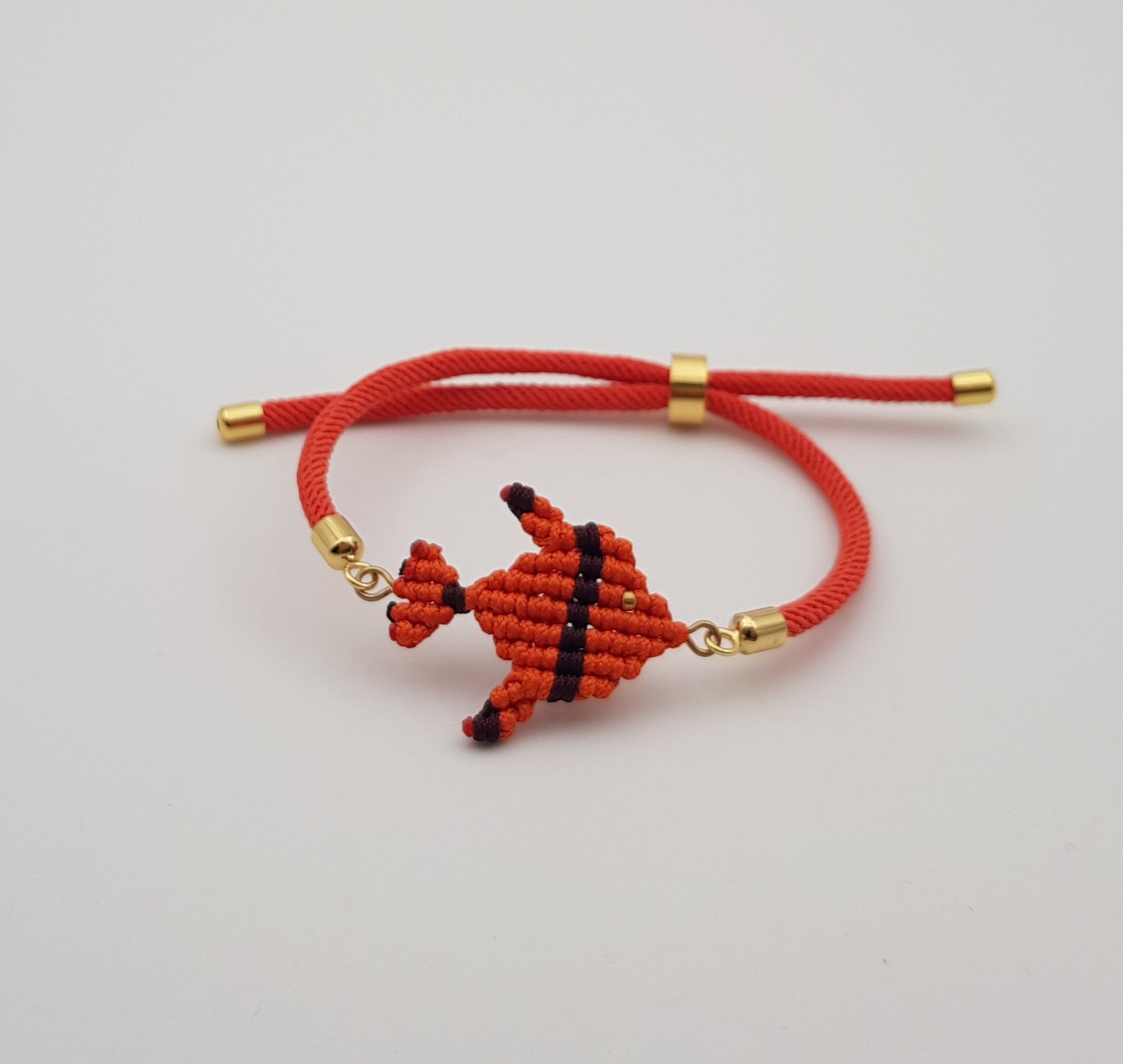 Bracelet poisson micro macramé orange marron