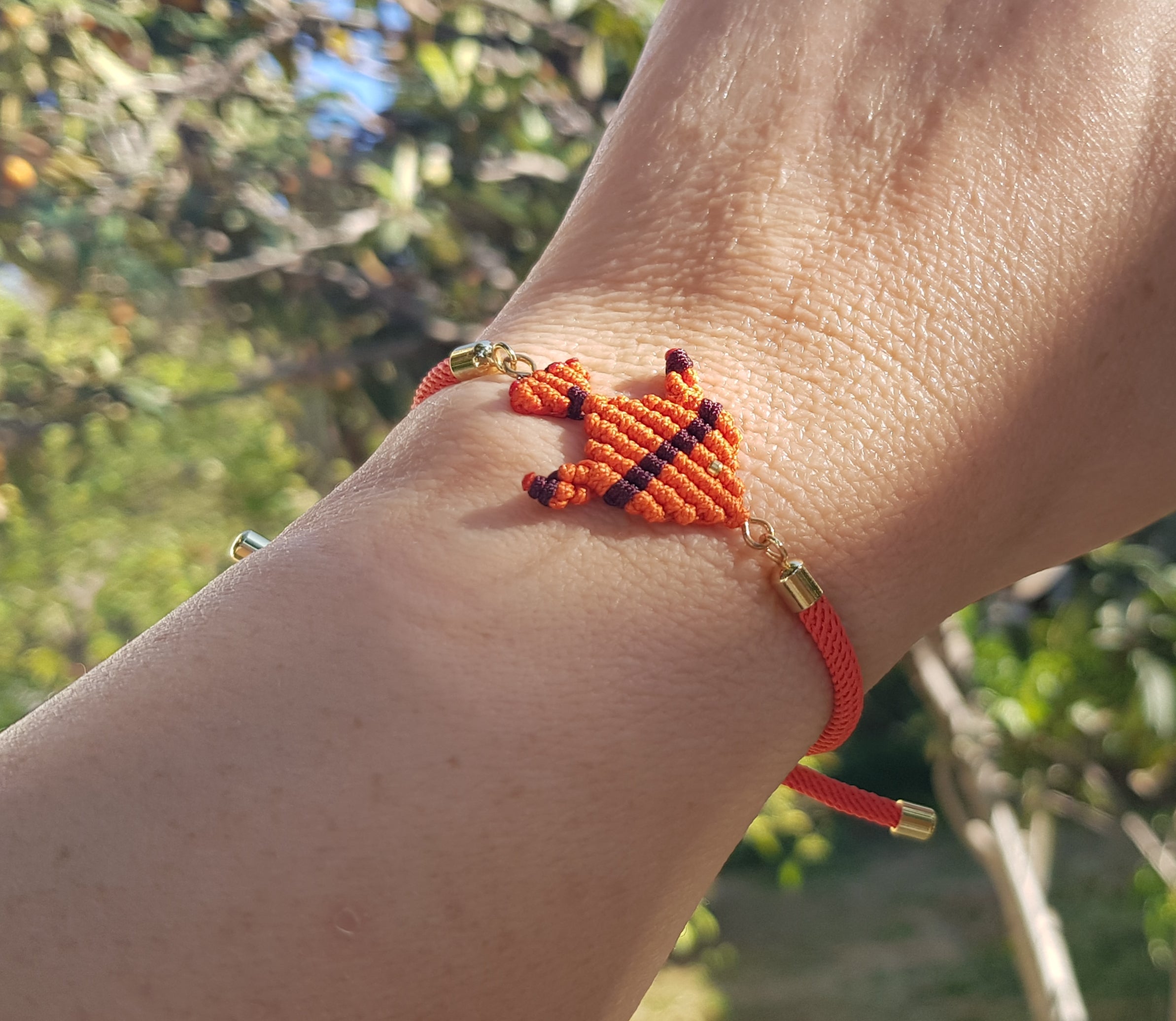 Bracelet poisson micro macramé orange marron