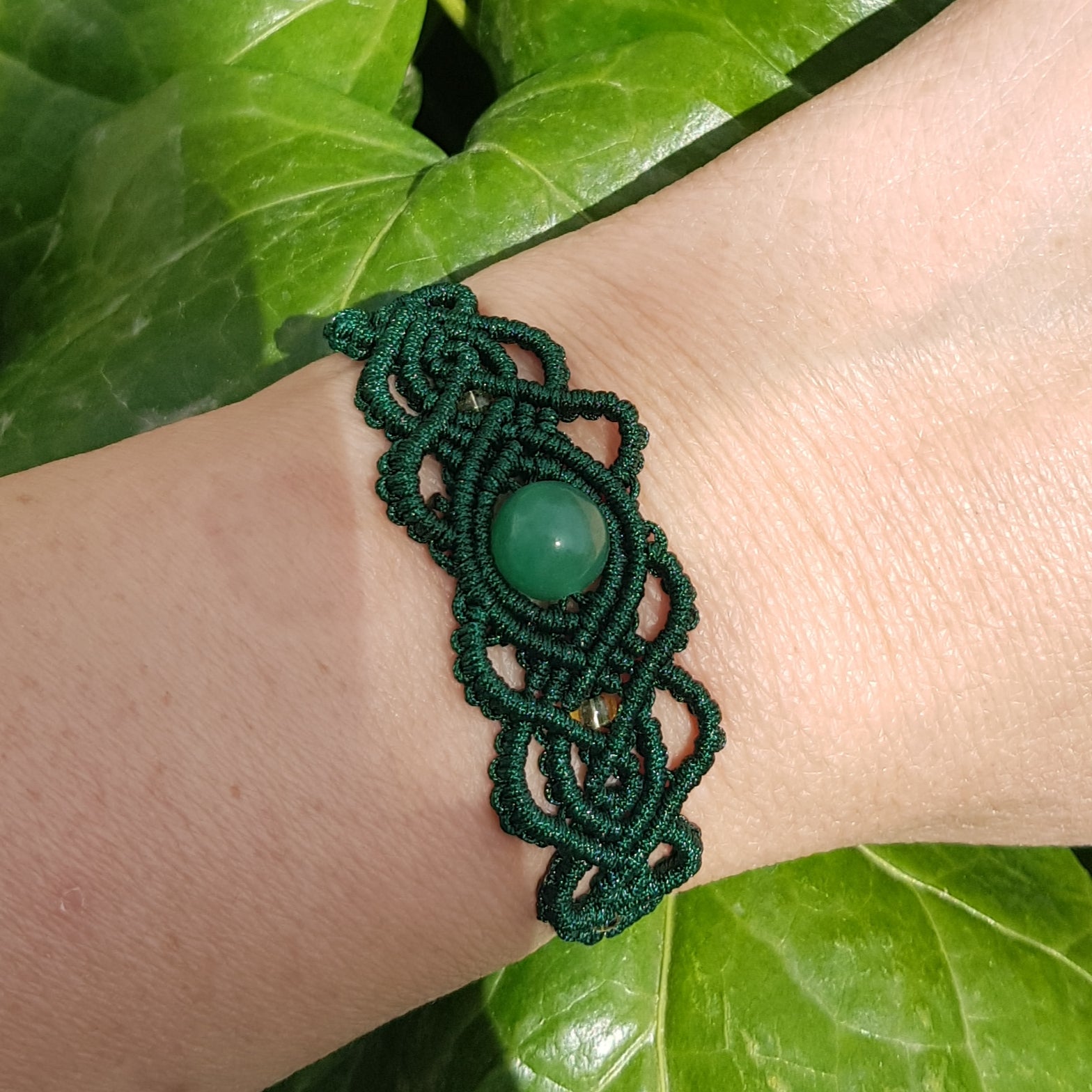 Bracelet micro macramé motif arabesque vert