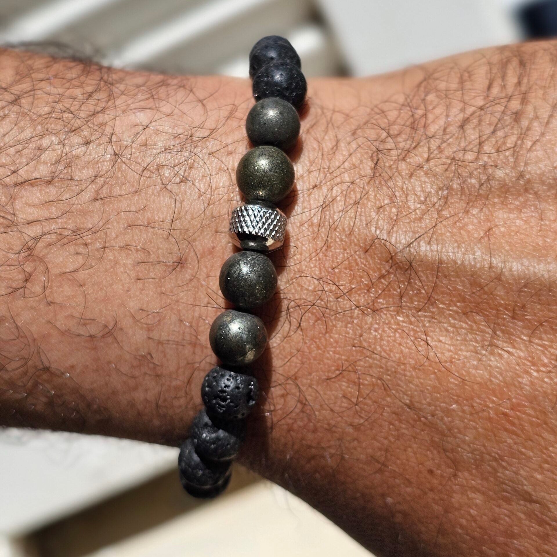Bracelet élastique en pyrites et pierres volcaniques naturelles pour homme (taille standard)